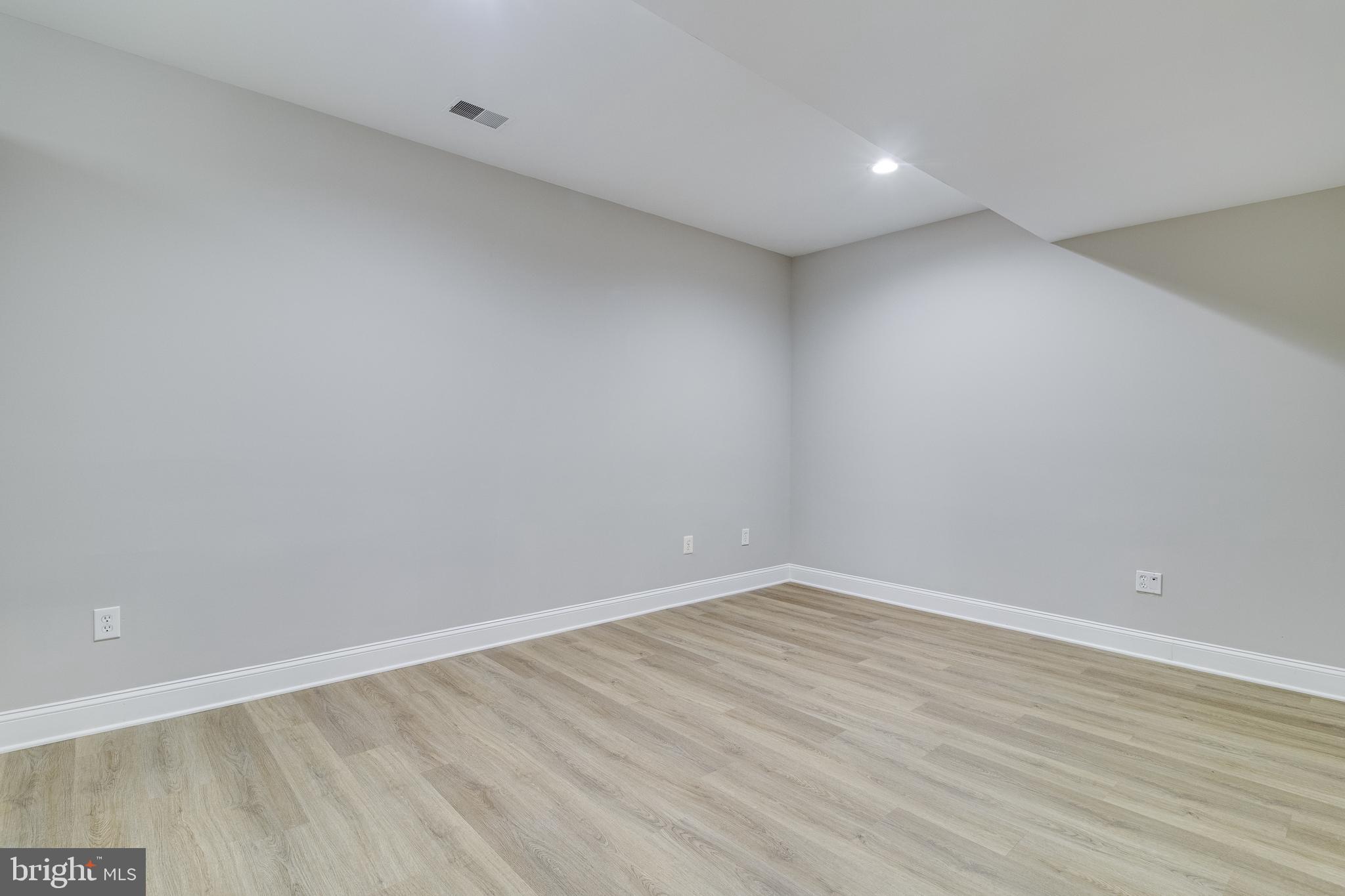 LONGMEADE - Residential