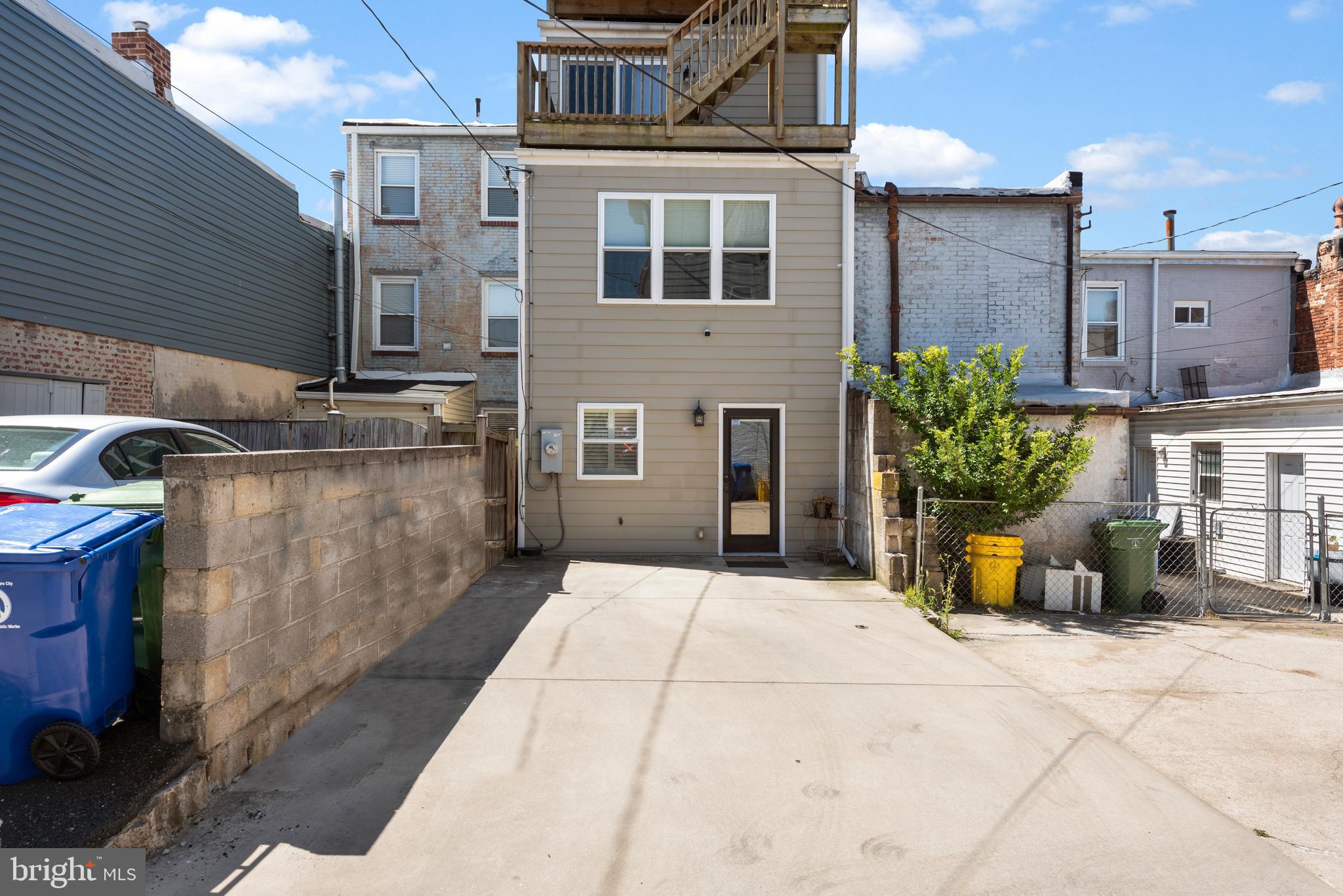 3032 HUDSON STREET