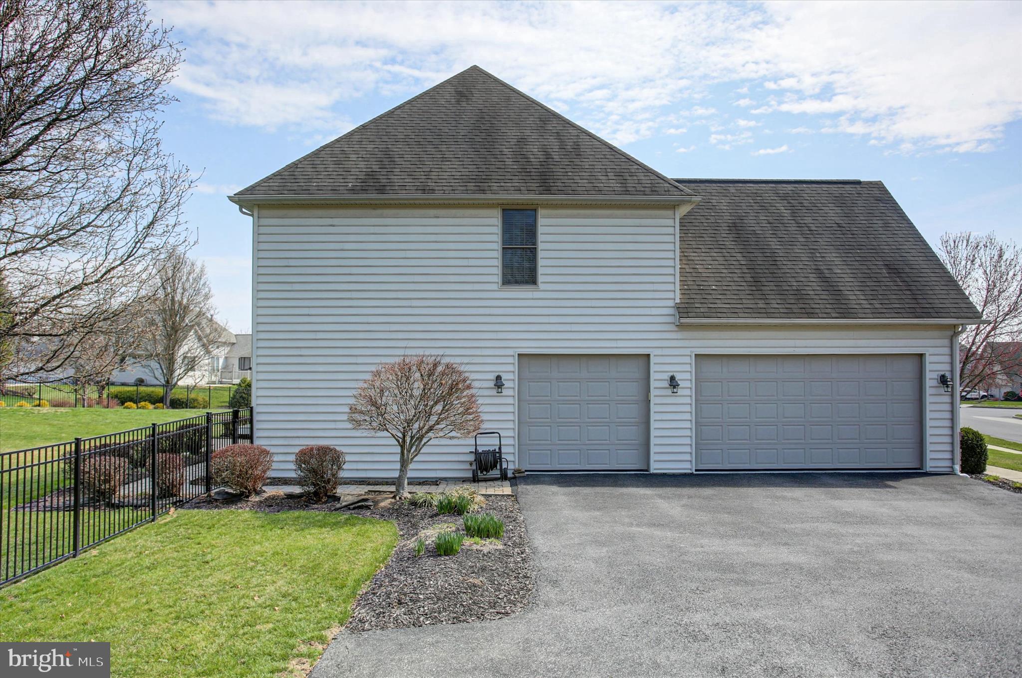 MEADOWBROOK FARMS - Residential