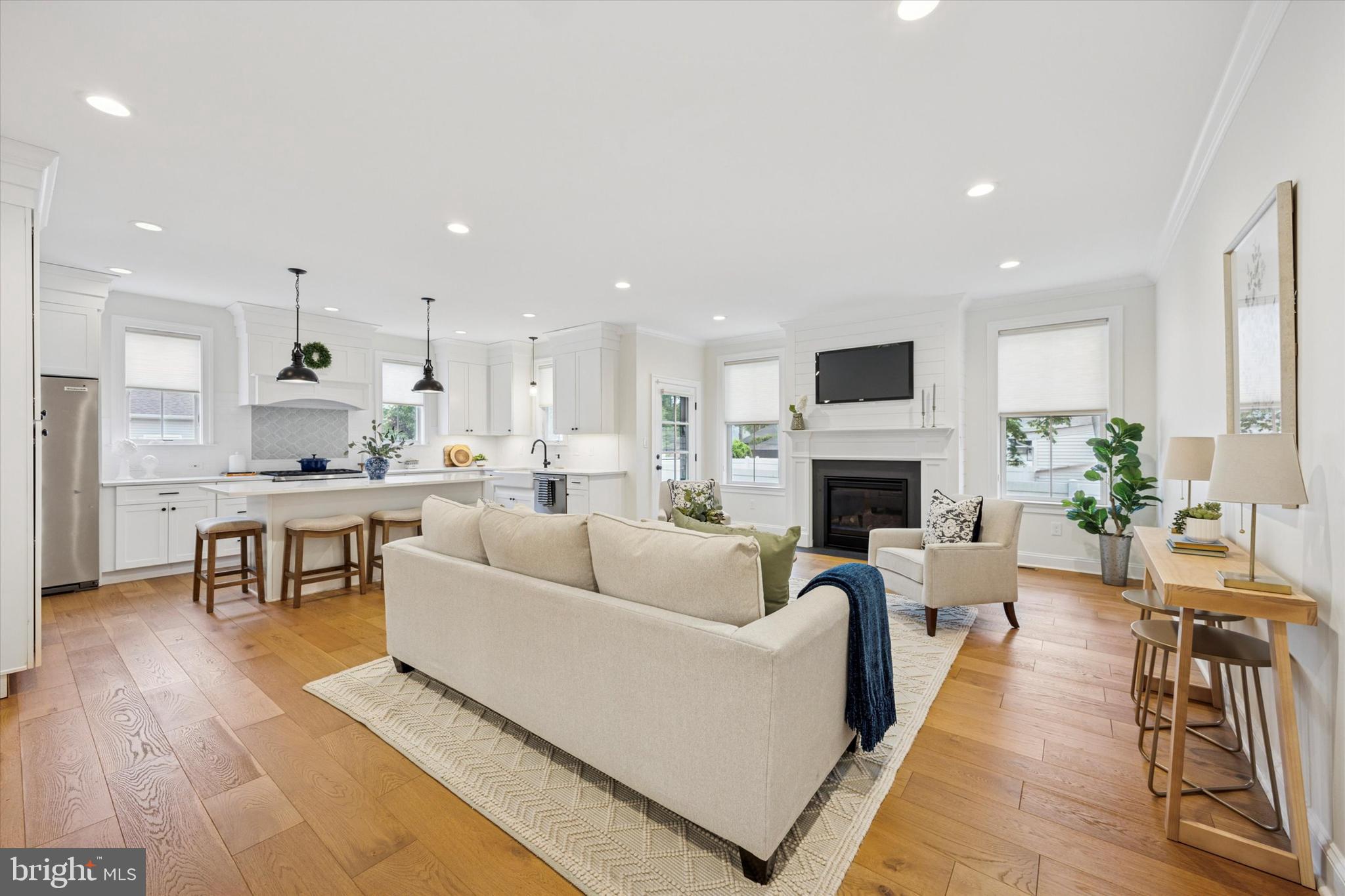17 W REDMAN AVENUE