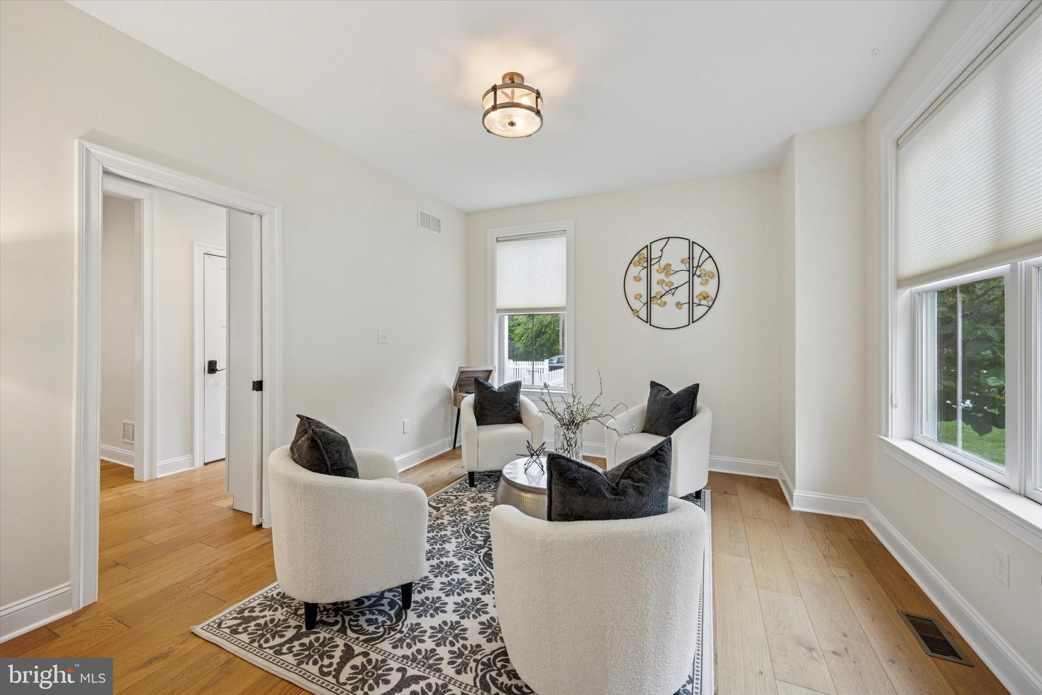 17 W REDMAN AVENUE