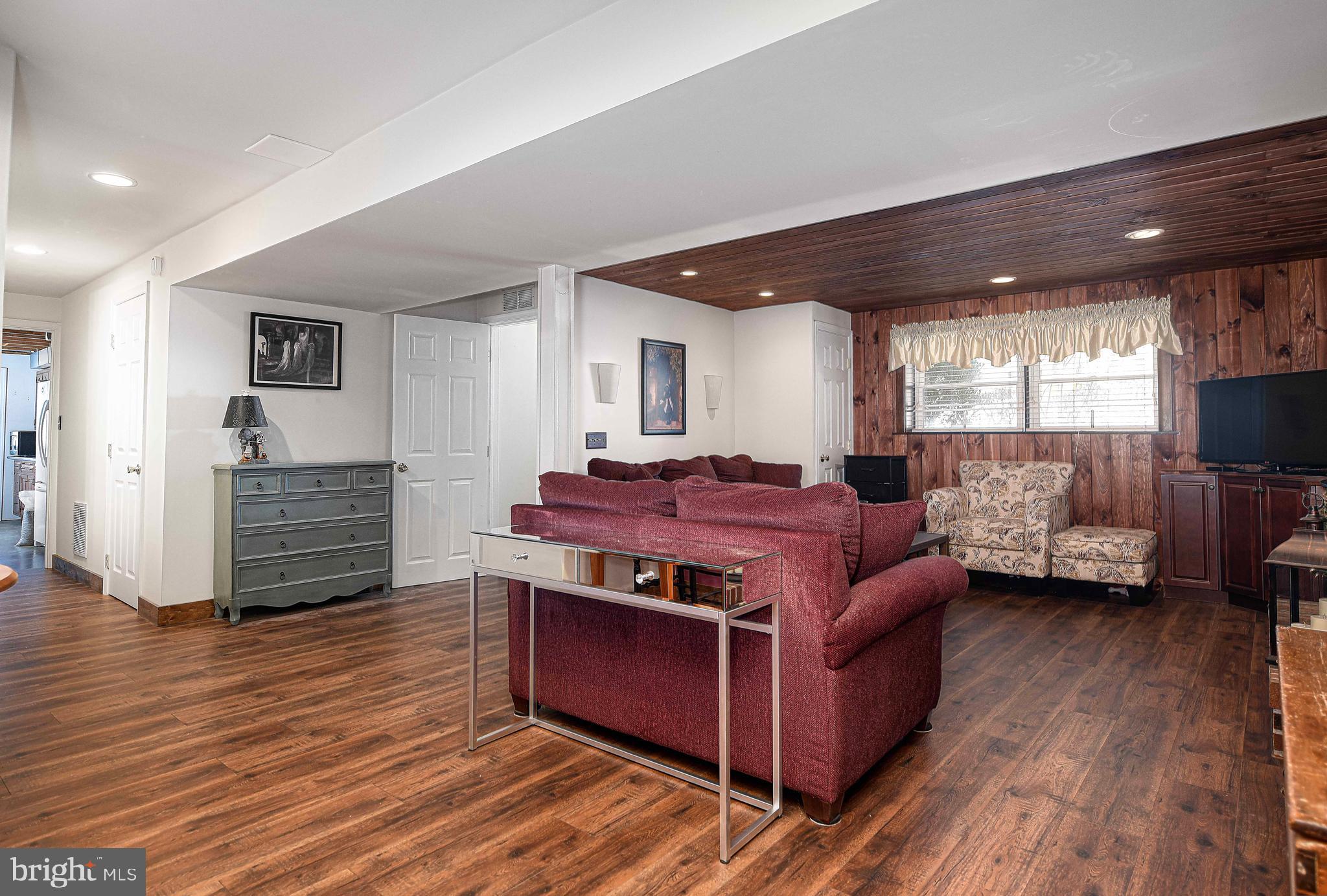 HARFORD HUNT MANOR - Residential