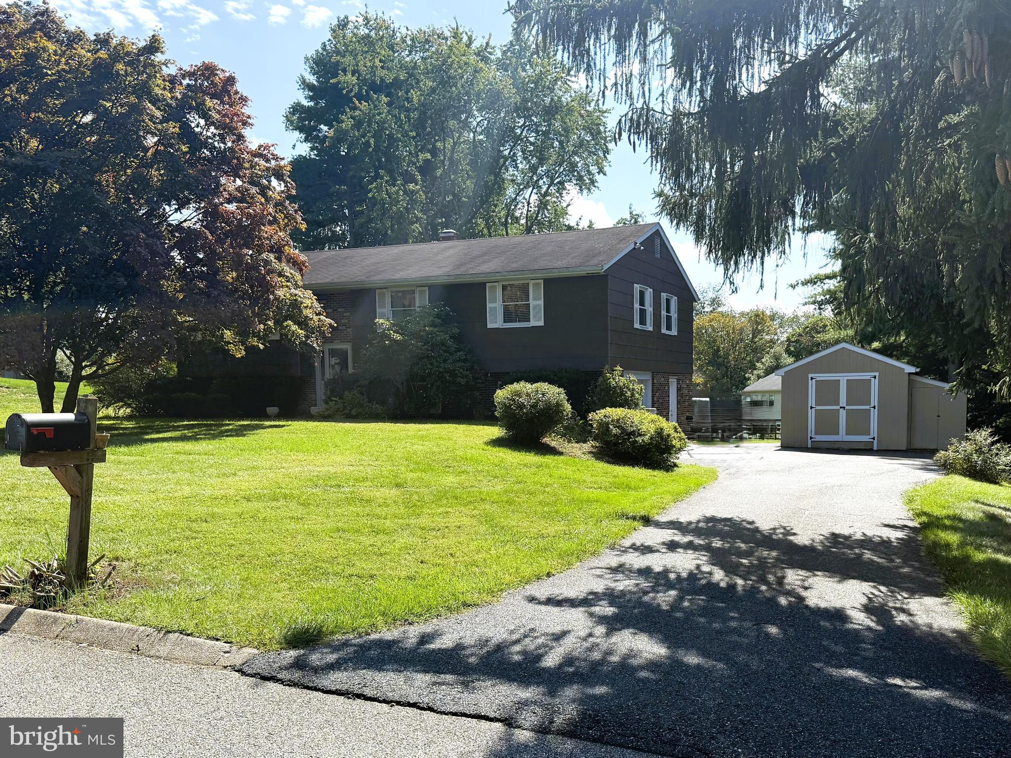 HARFORD HUNT MANOR - Residential