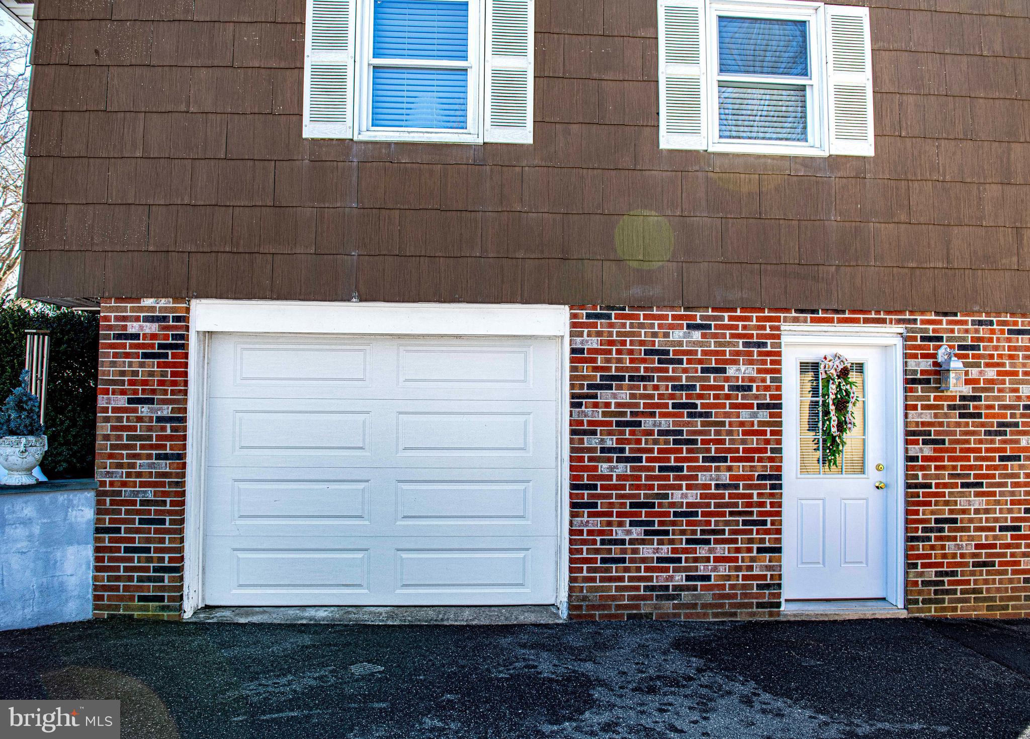 HARFORD HUNT MANOR - Residential