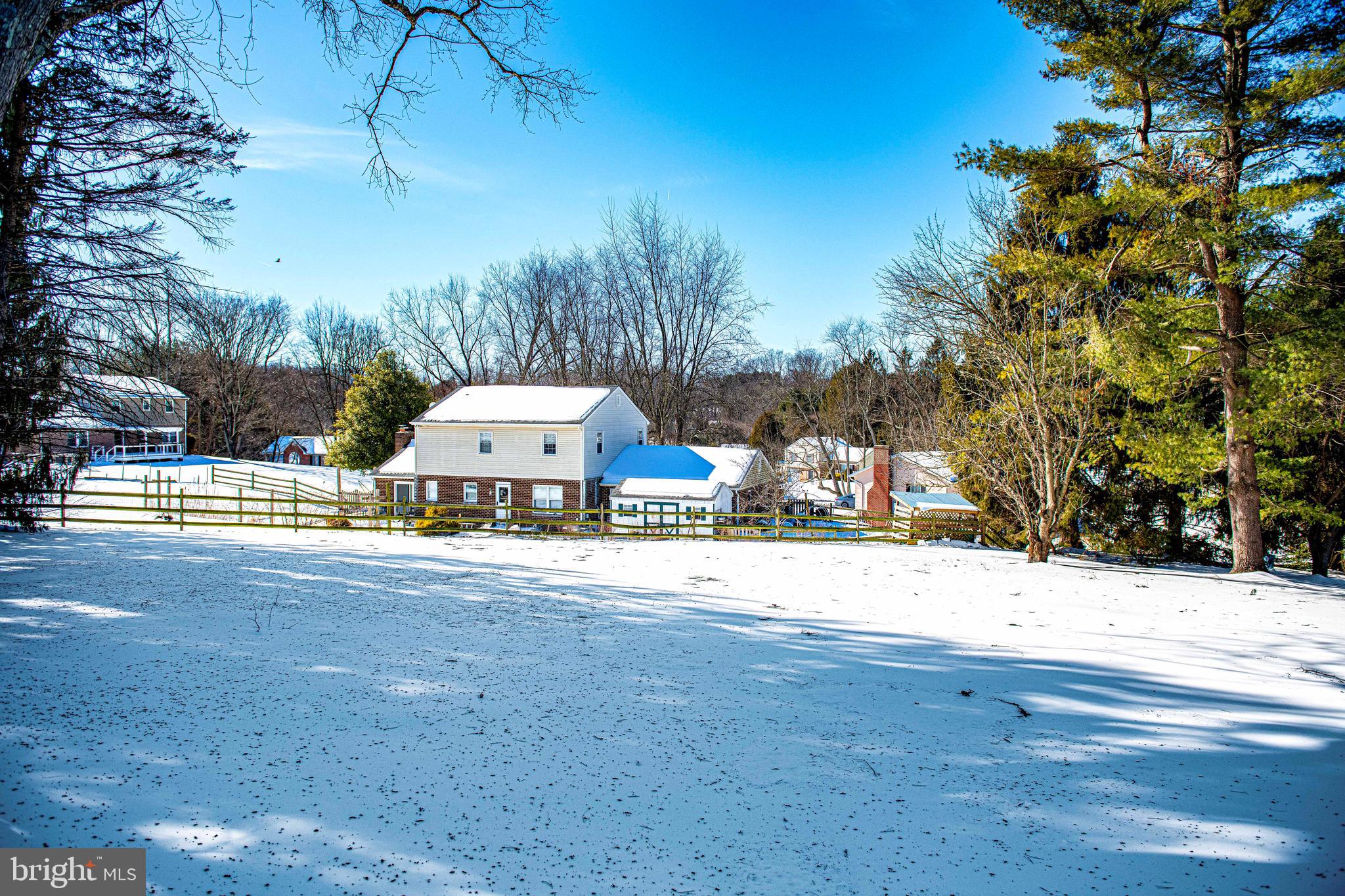 HARFORD HUNT MANOR - Residential