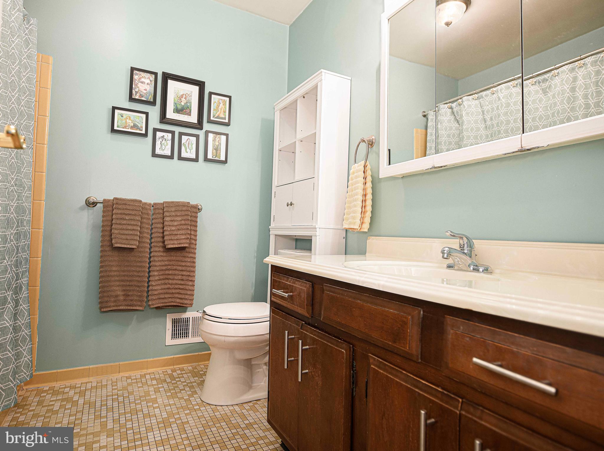 HARFORD HUNT MANOR - Residential