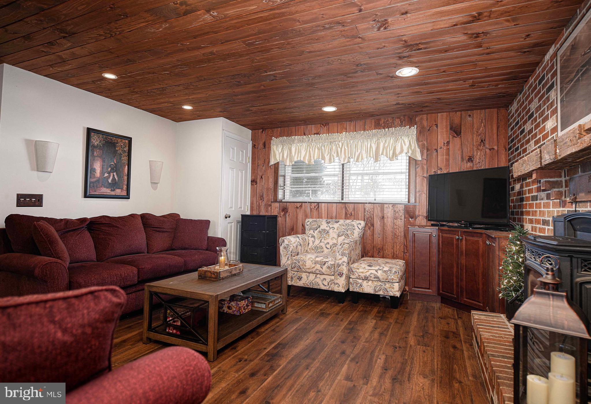 HARFORD HUNT MANOR - Residential