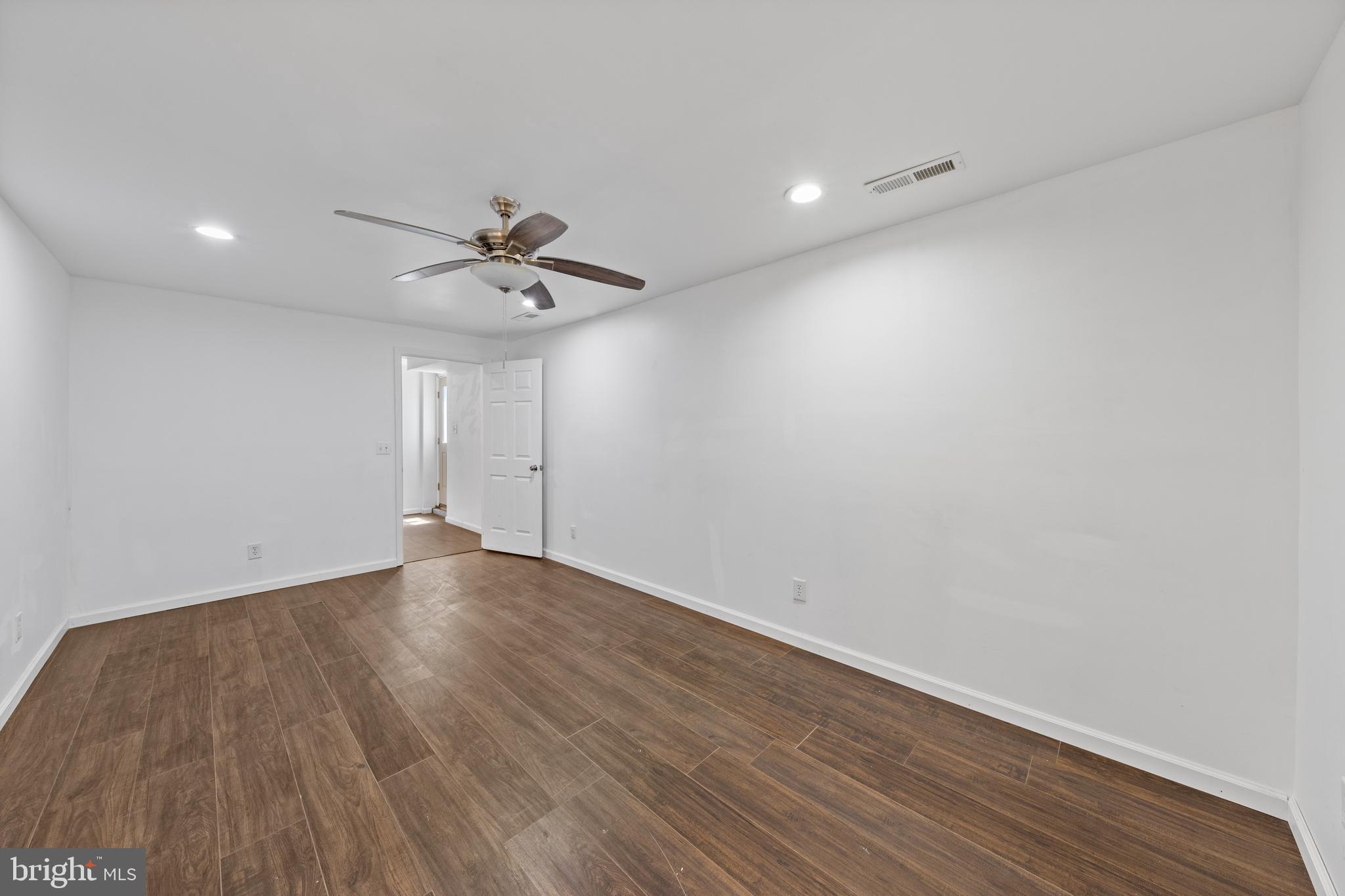 HARBOR POINTE - Residential