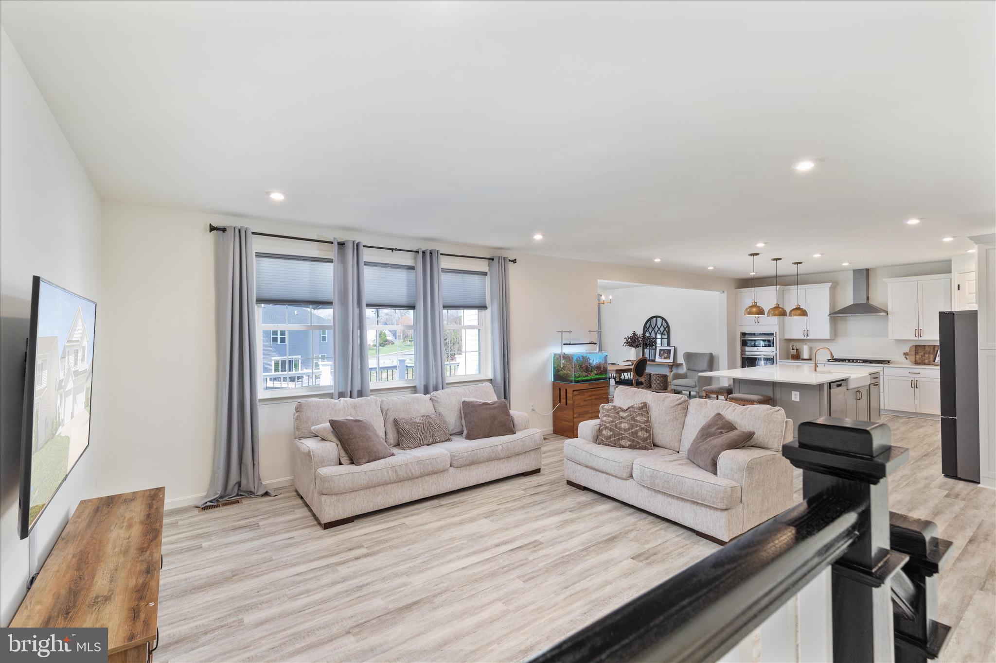 RAVEN OAKS - Residential