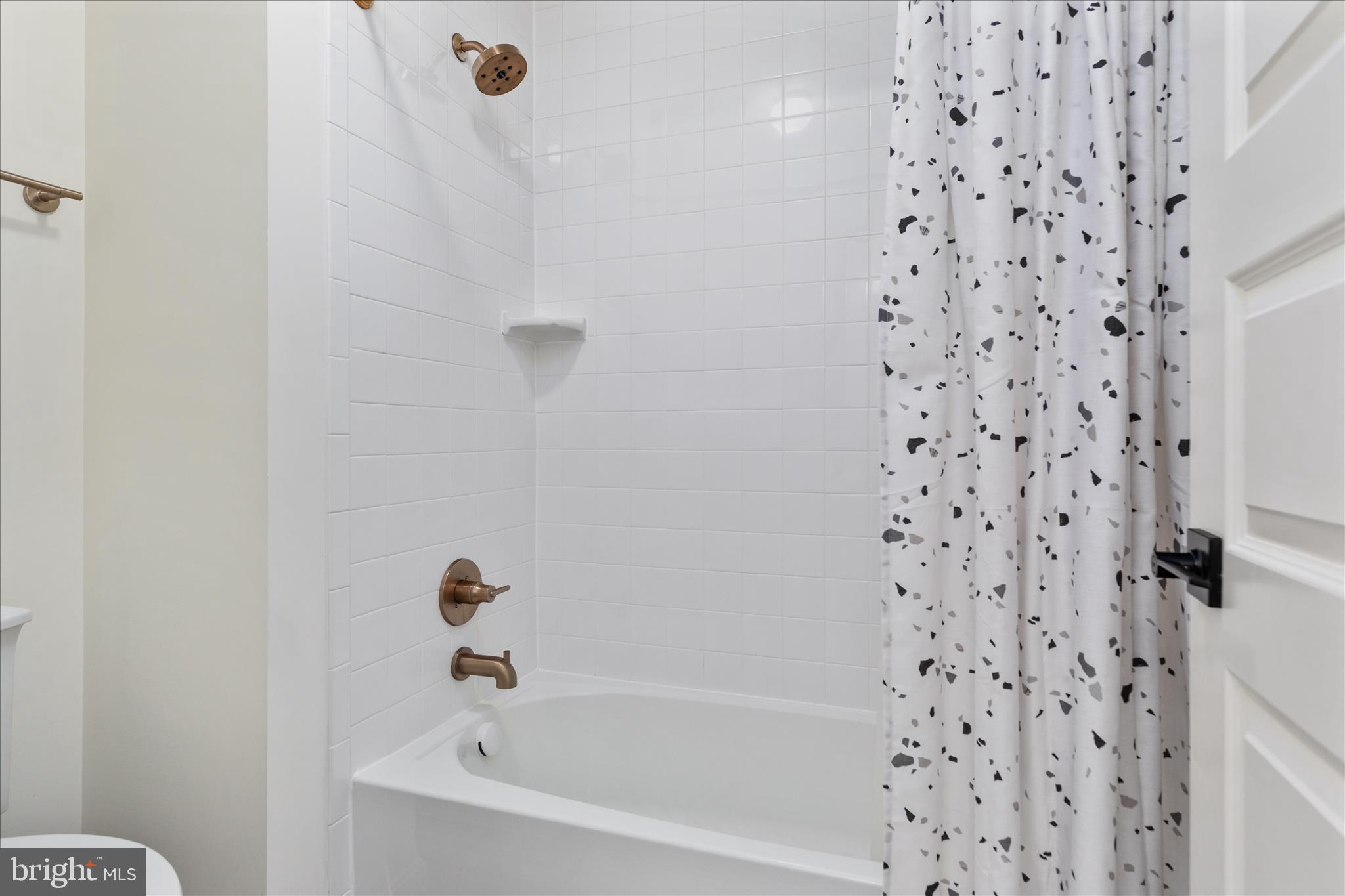 RAVEN OAKS - Residential