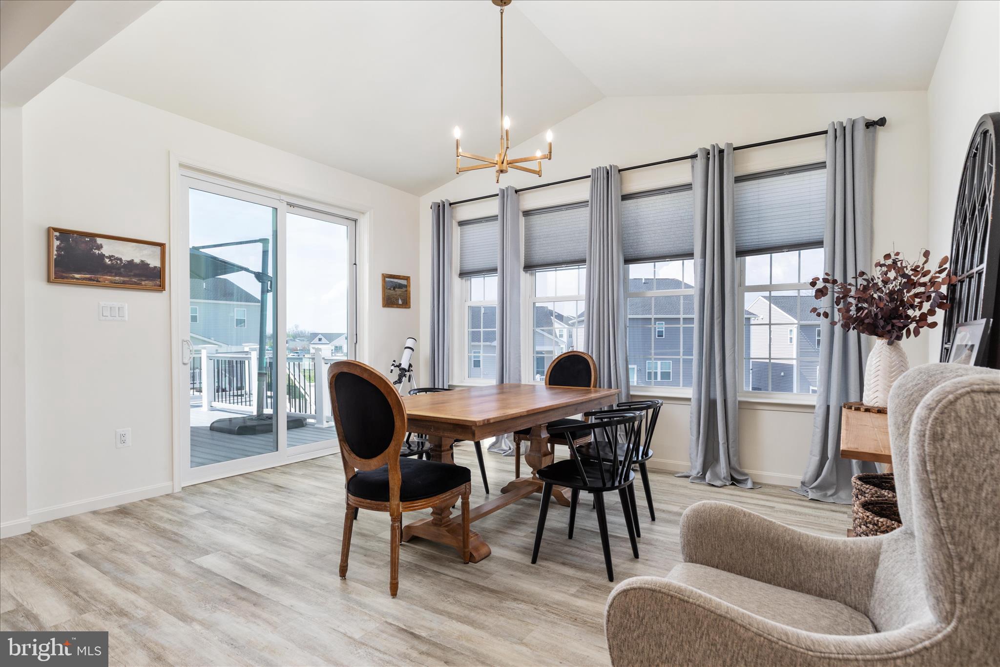 RAVEN OAKS - Residential