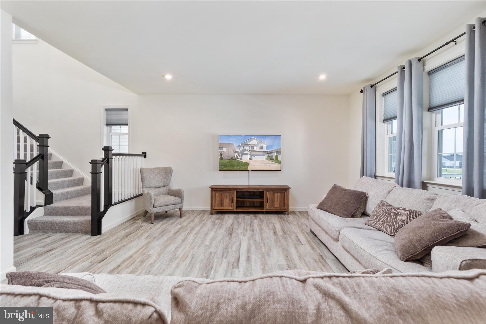 RAVEN OAKS - Residential