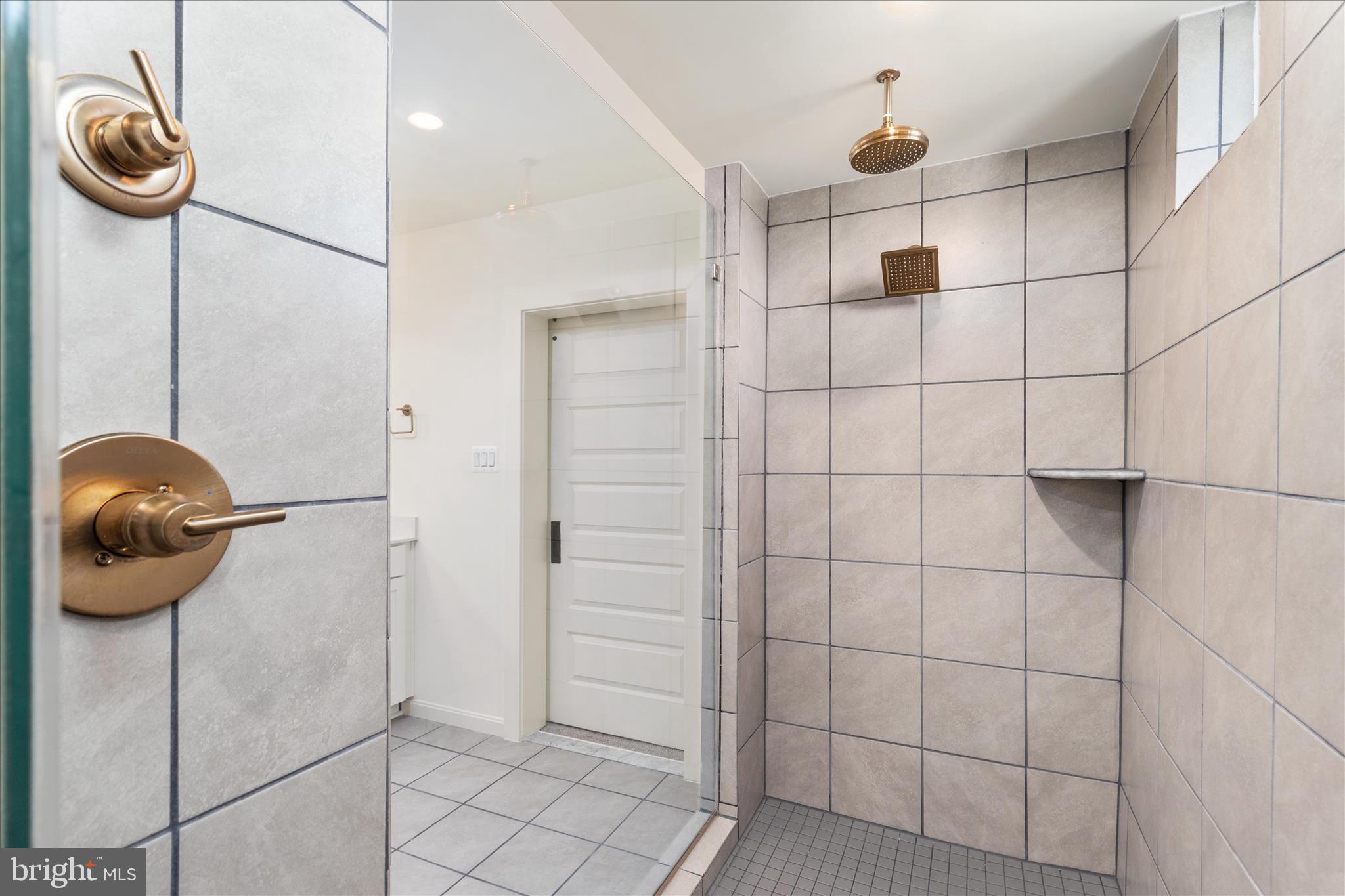 RAVEN OAKS - Residential