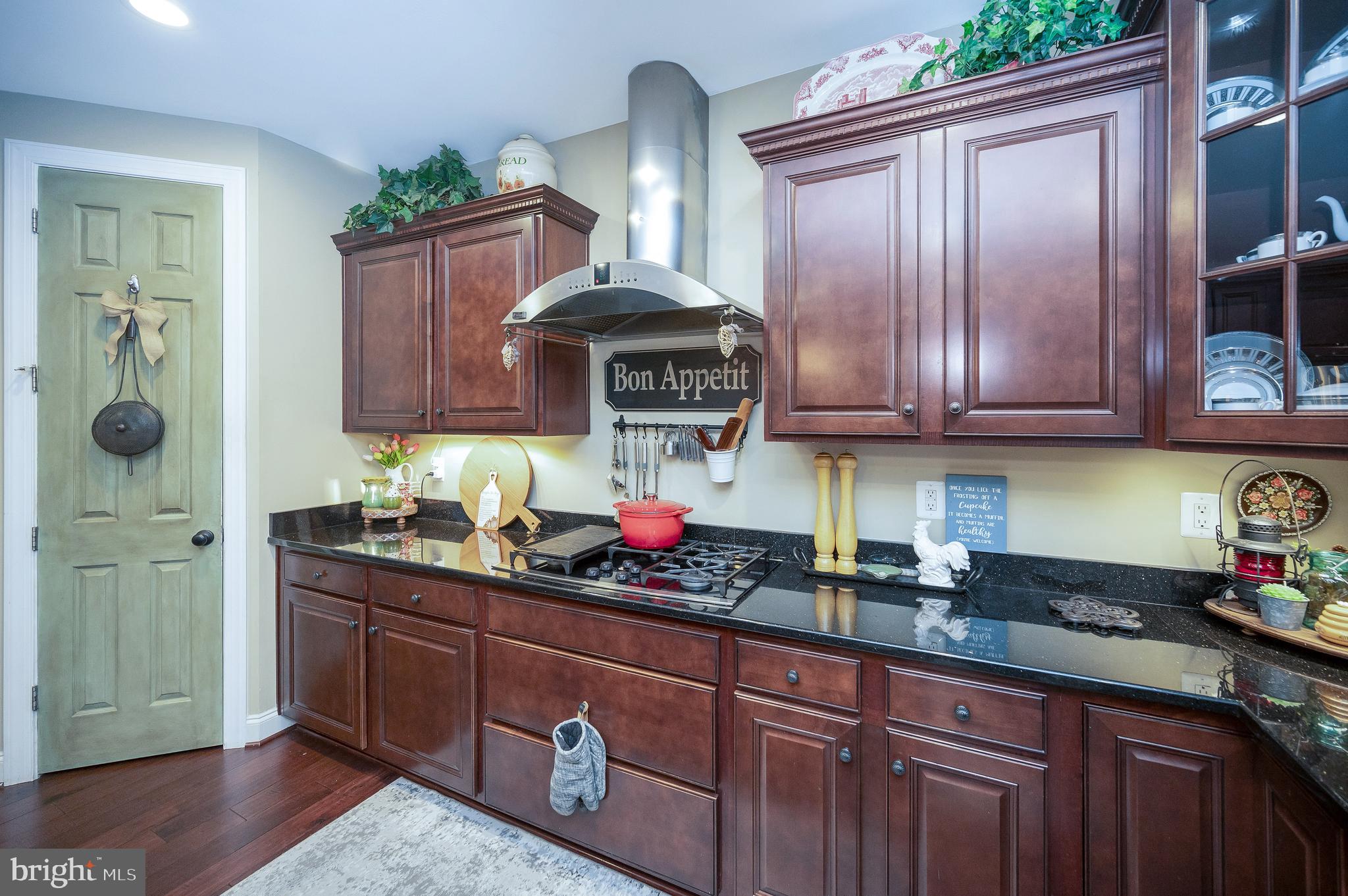 STONEWALL MANOR - Residential