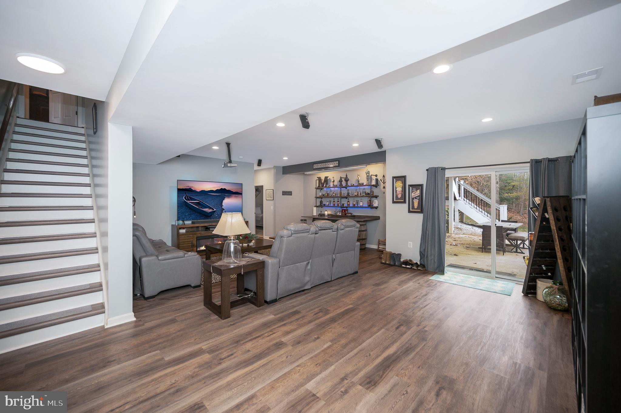 STONEWALL MANOR - Residential