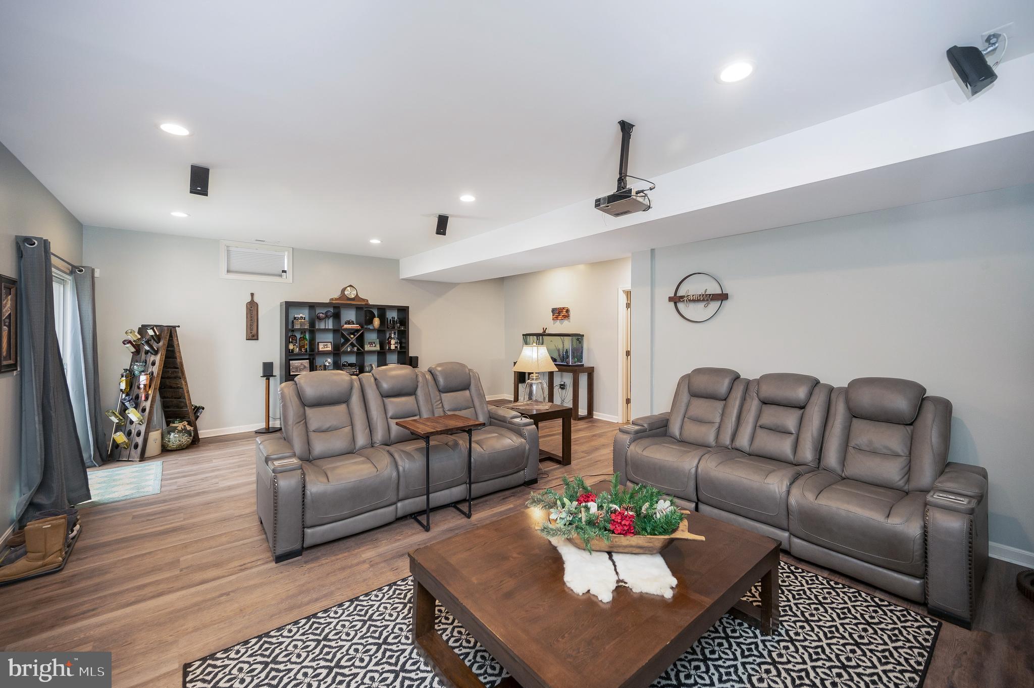 STONEWALL MANOR - Residential