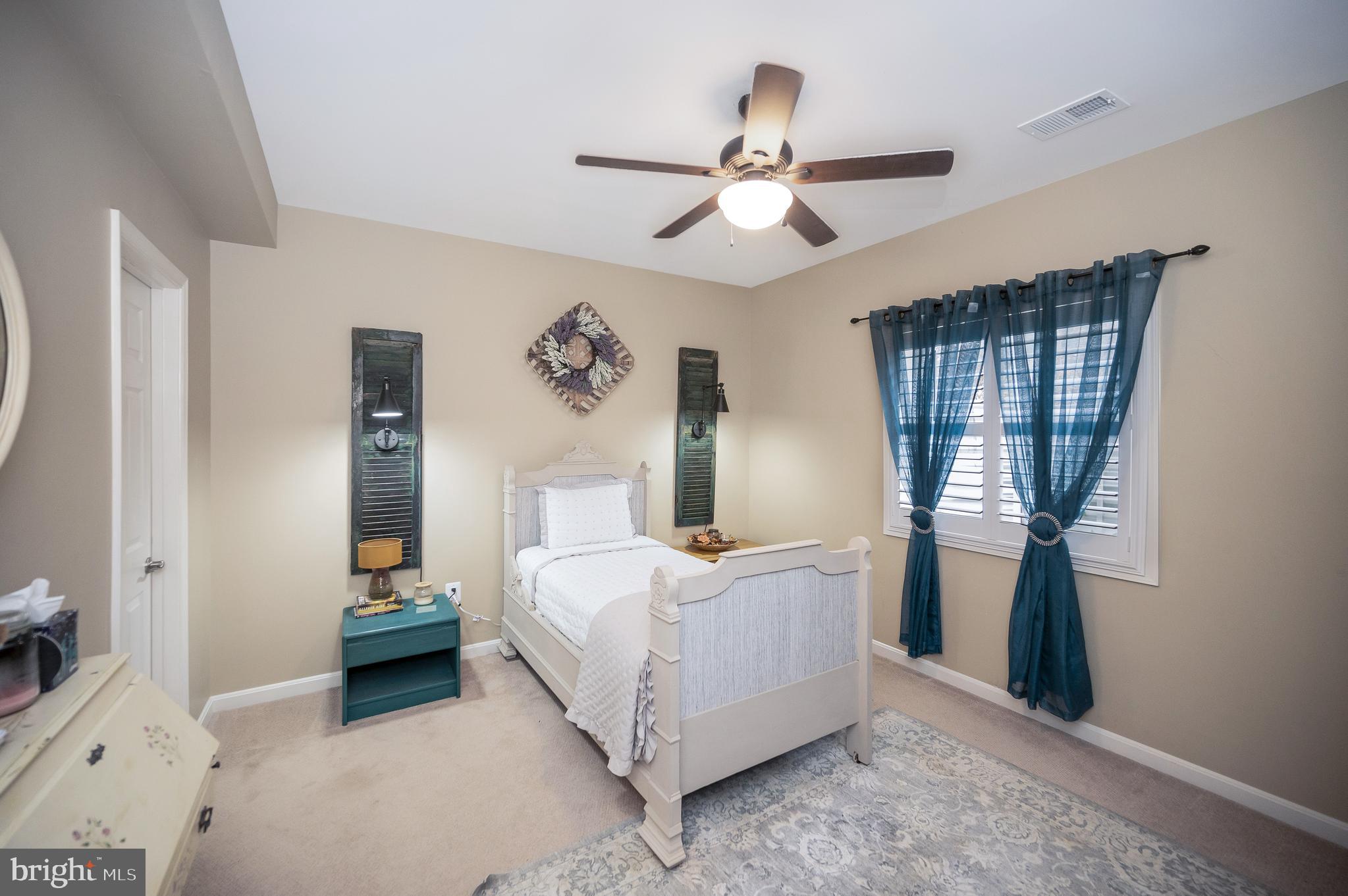 STONEWALL MANOR - Residential