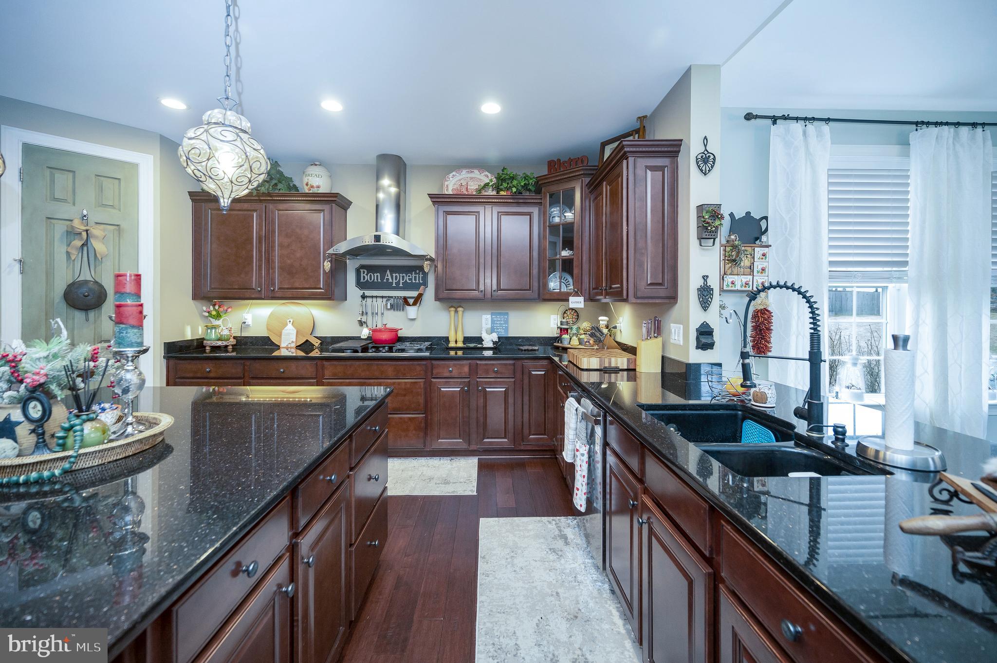 STONEWALL MANOR - Residential