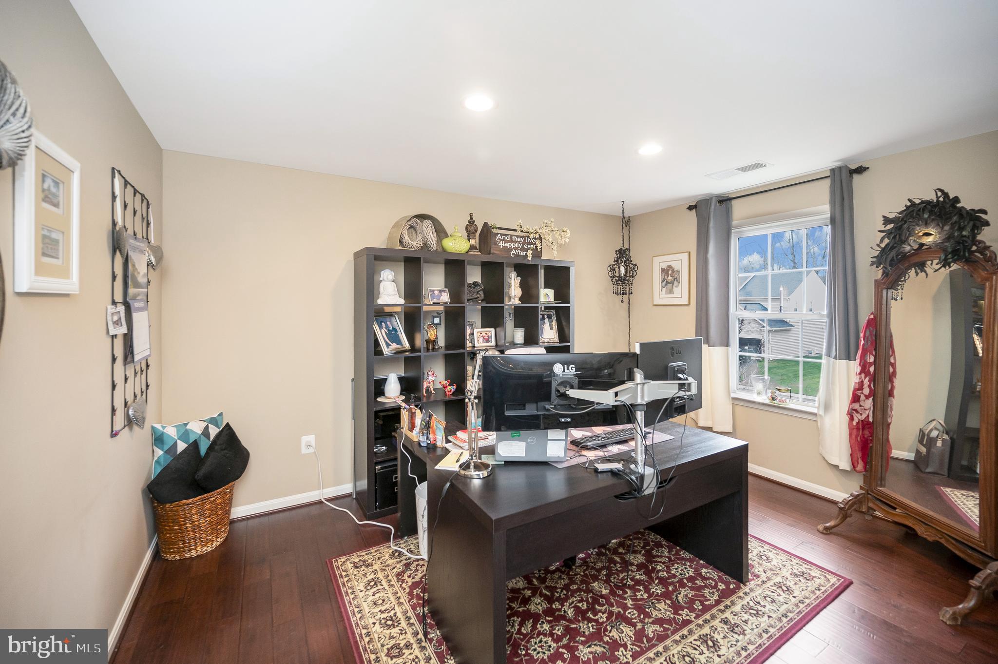 STONEWALL MANOR - Residential