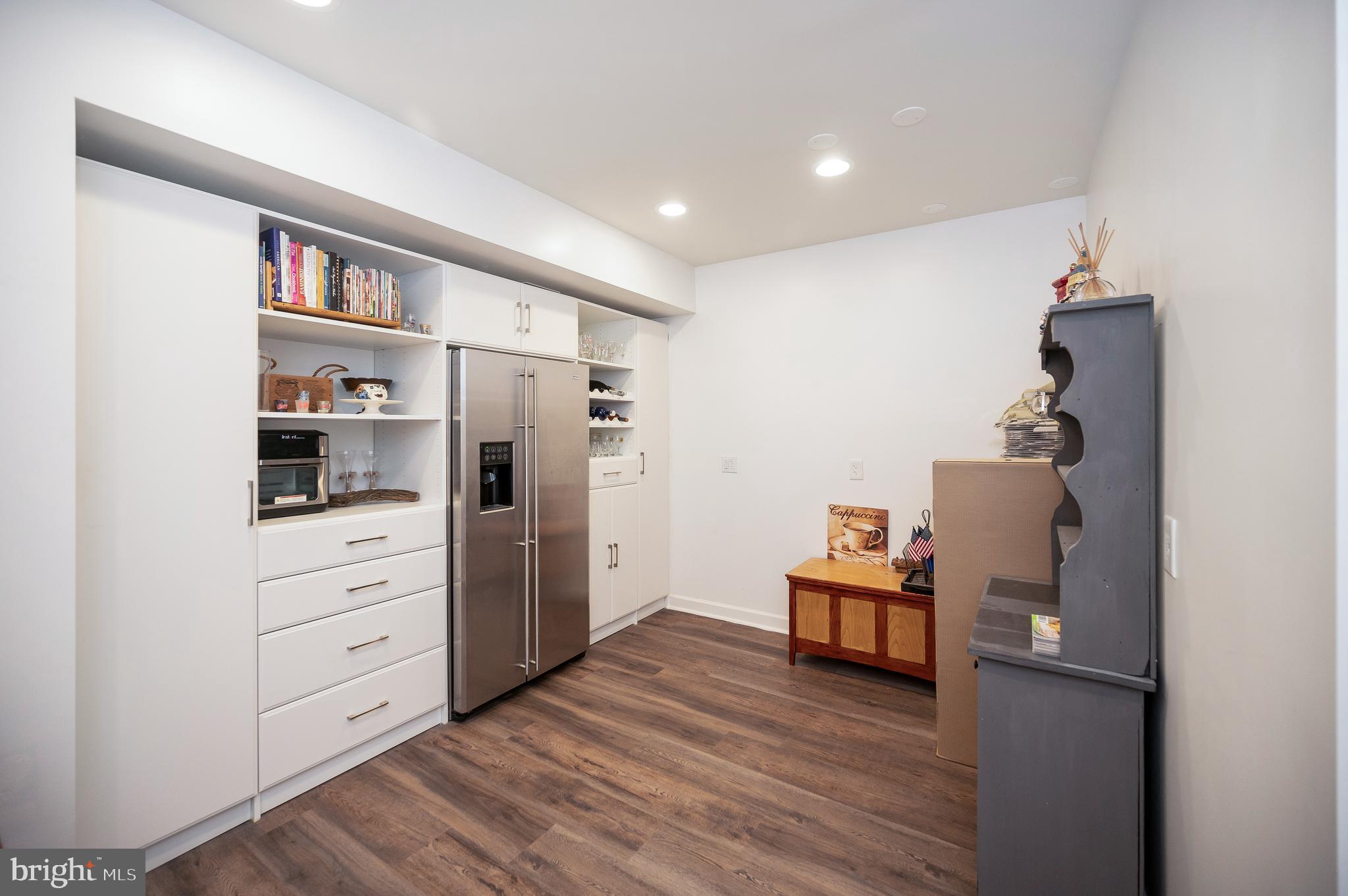 STONEWALL MANOR - Residential