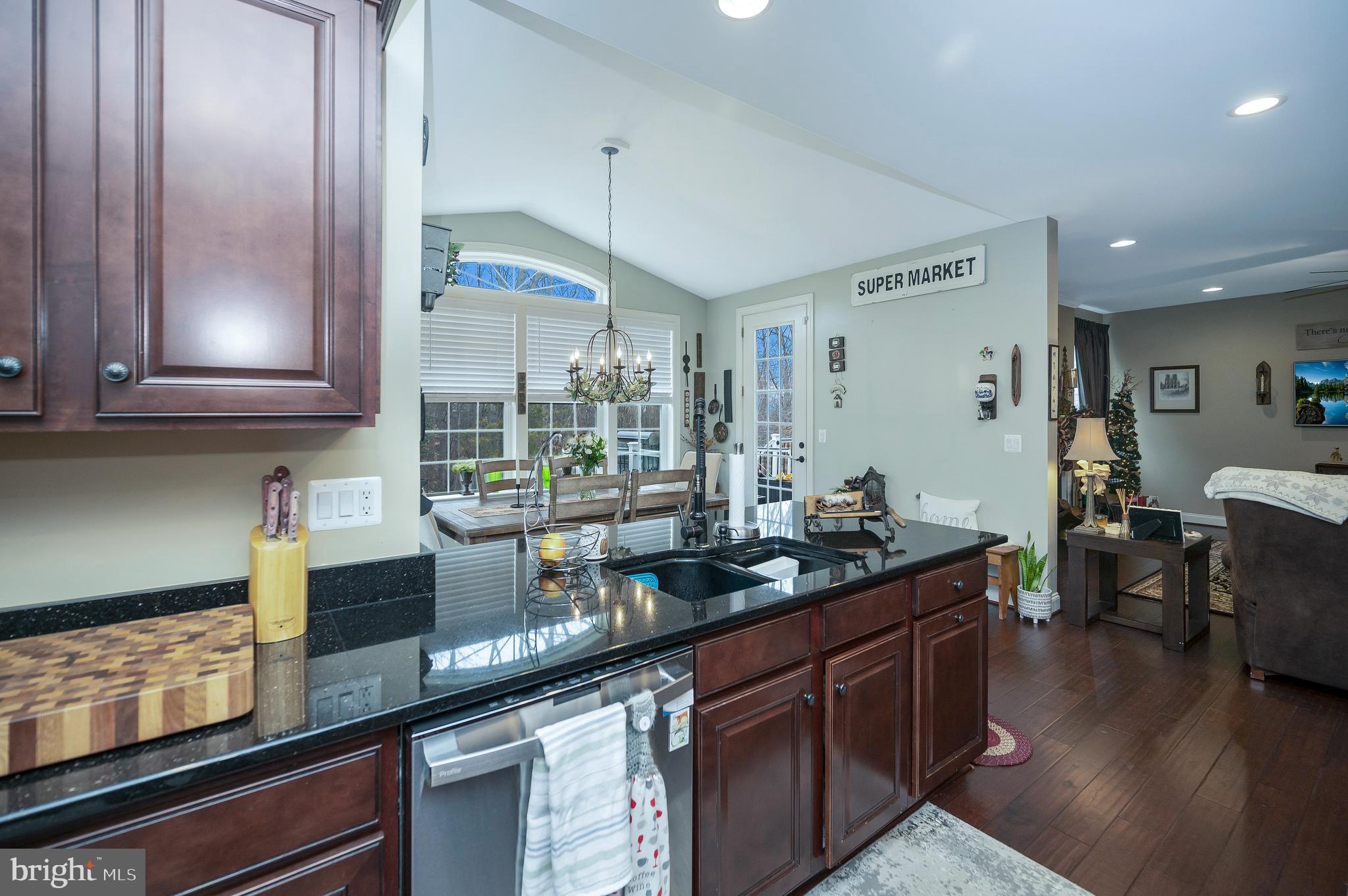 STONEWALL MANOR - Residential