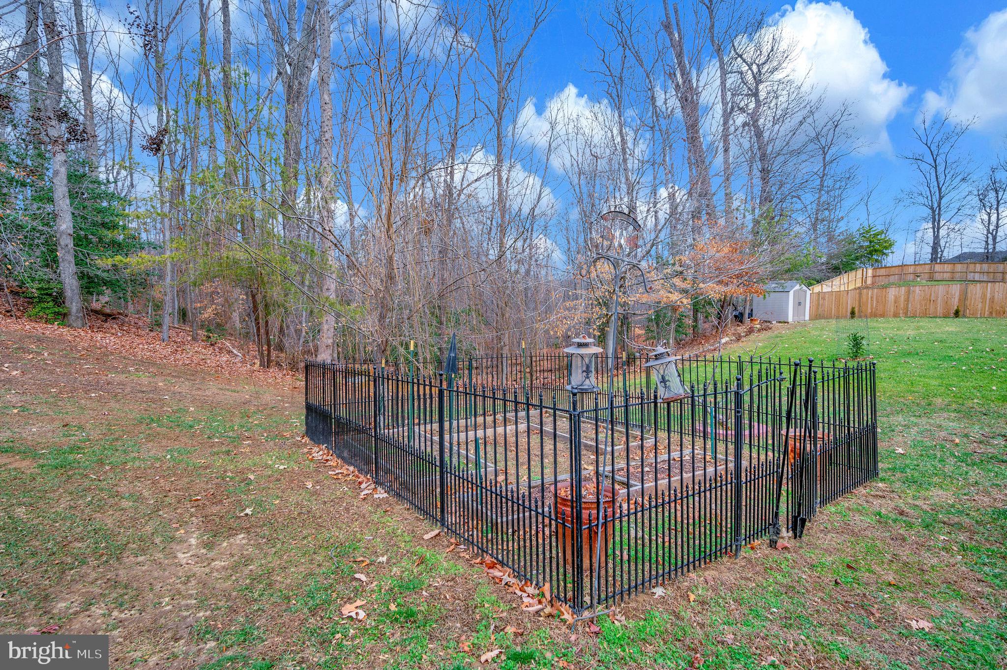 STONEWALL MANOR - Residential