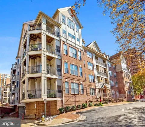 1321 N Adams Court Unit 201, Arlington, VA MLS: VAAR2054570
