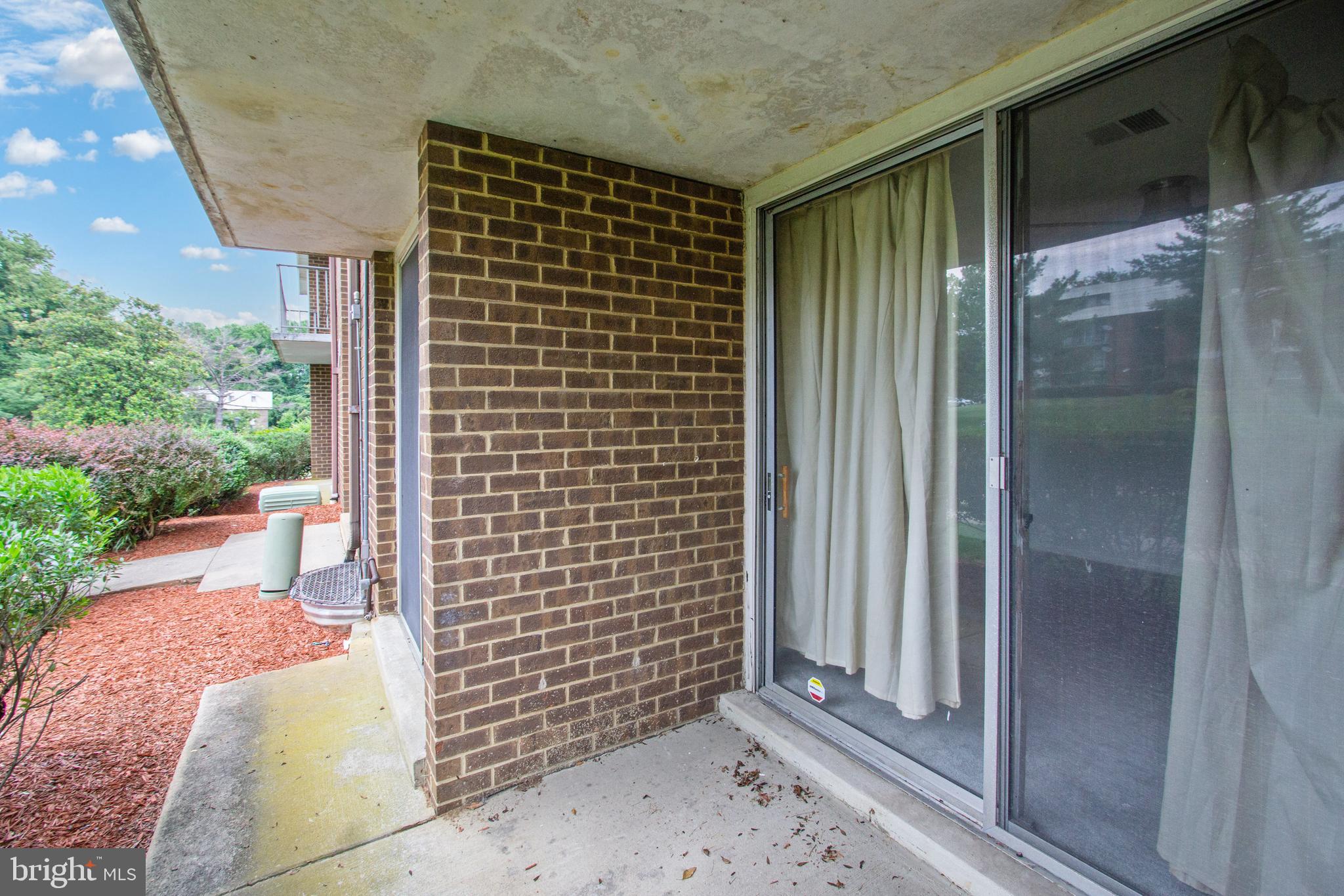 PINES CONDO 01 - Residential