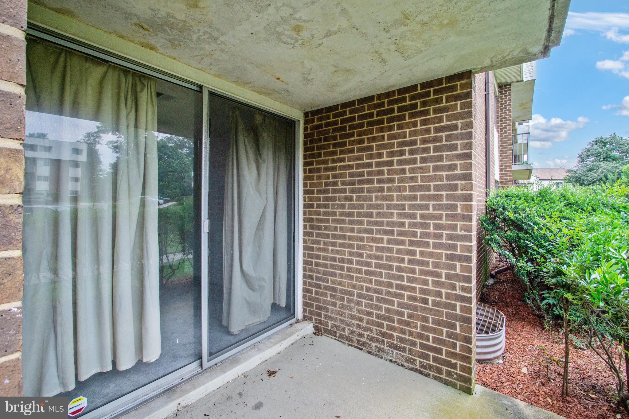 PINES CONDO 01 - Residential