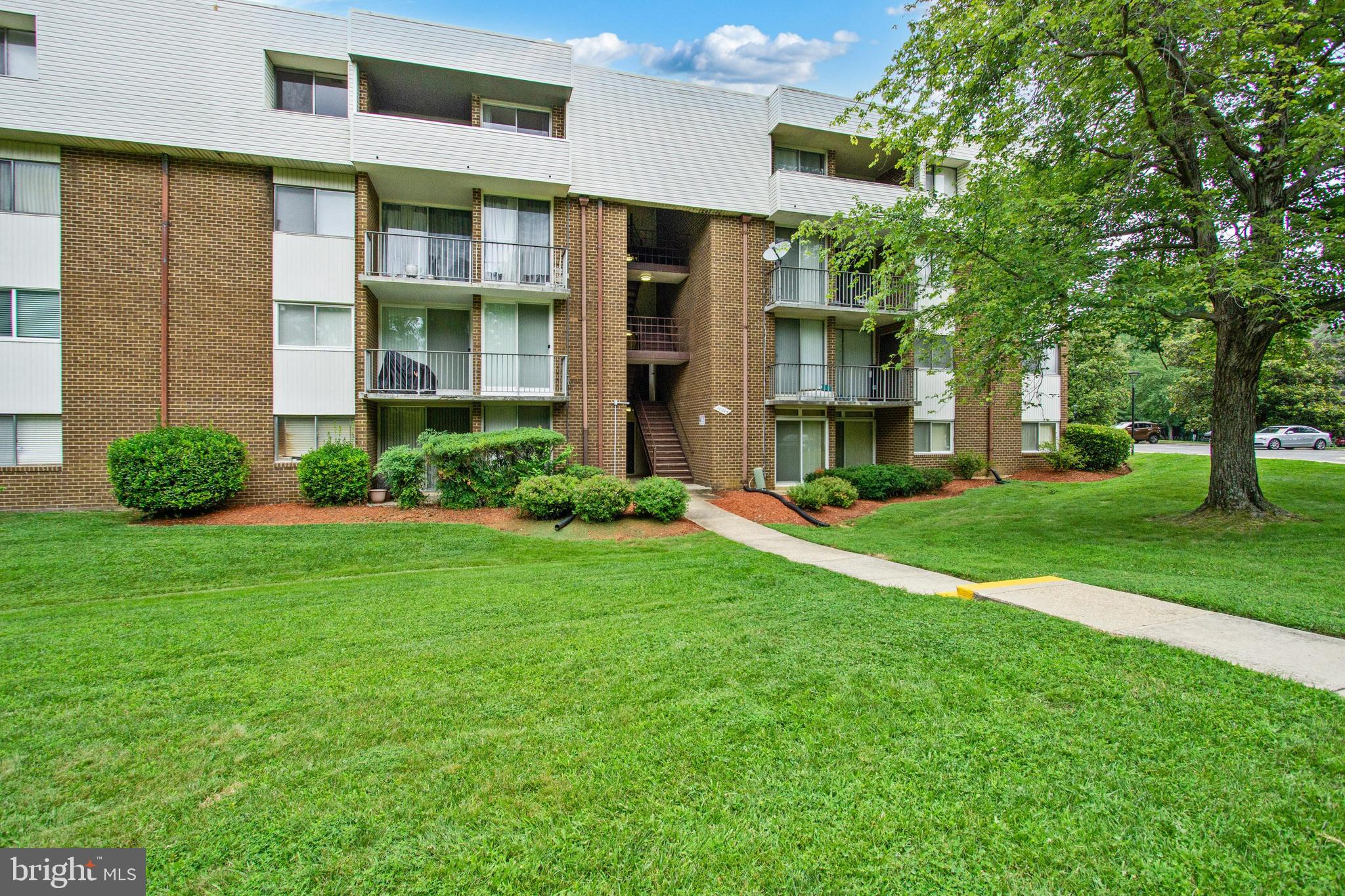 PINES CONDO 01 - Residential