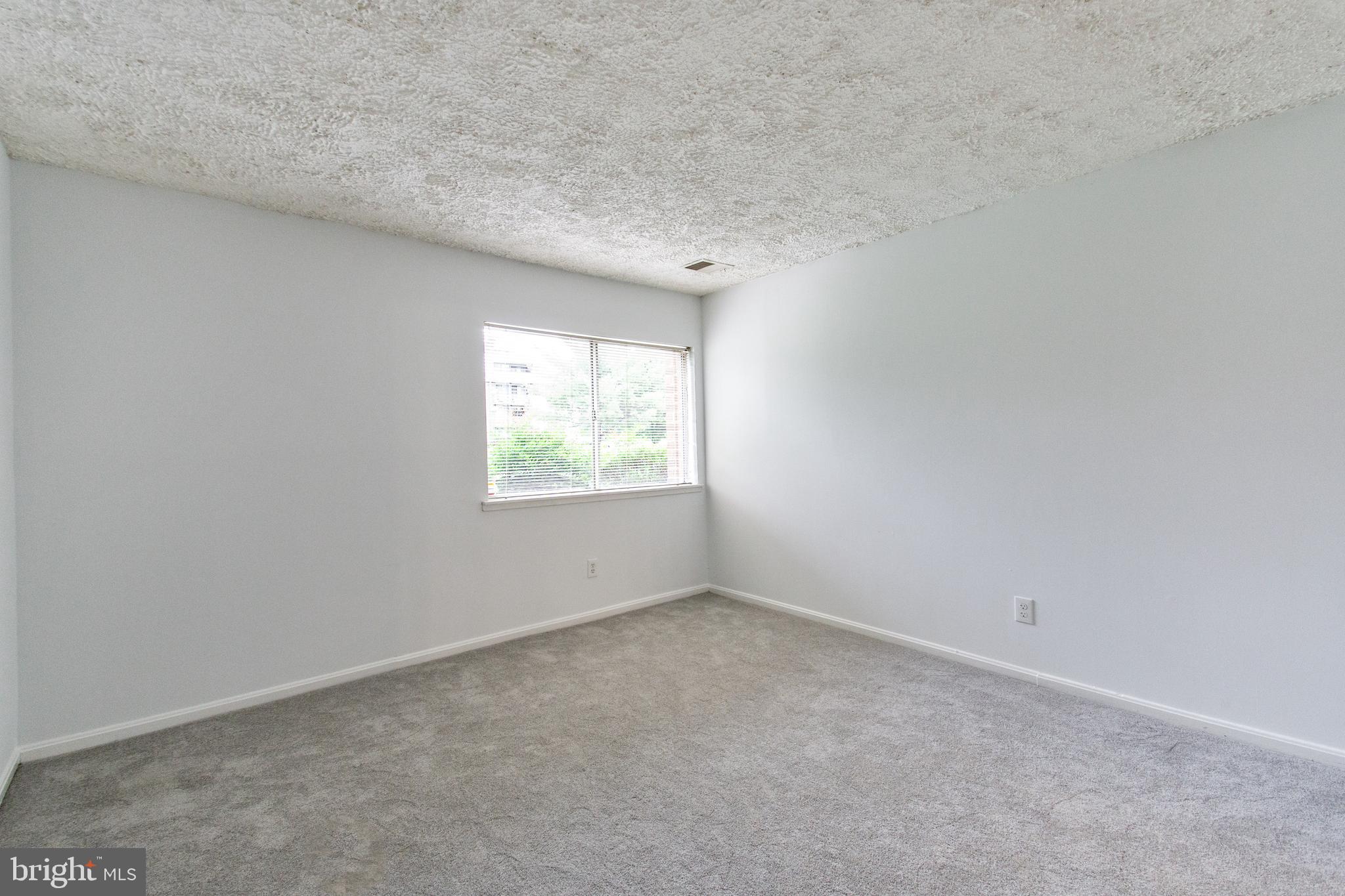 PINES CONDO 01 - Residential