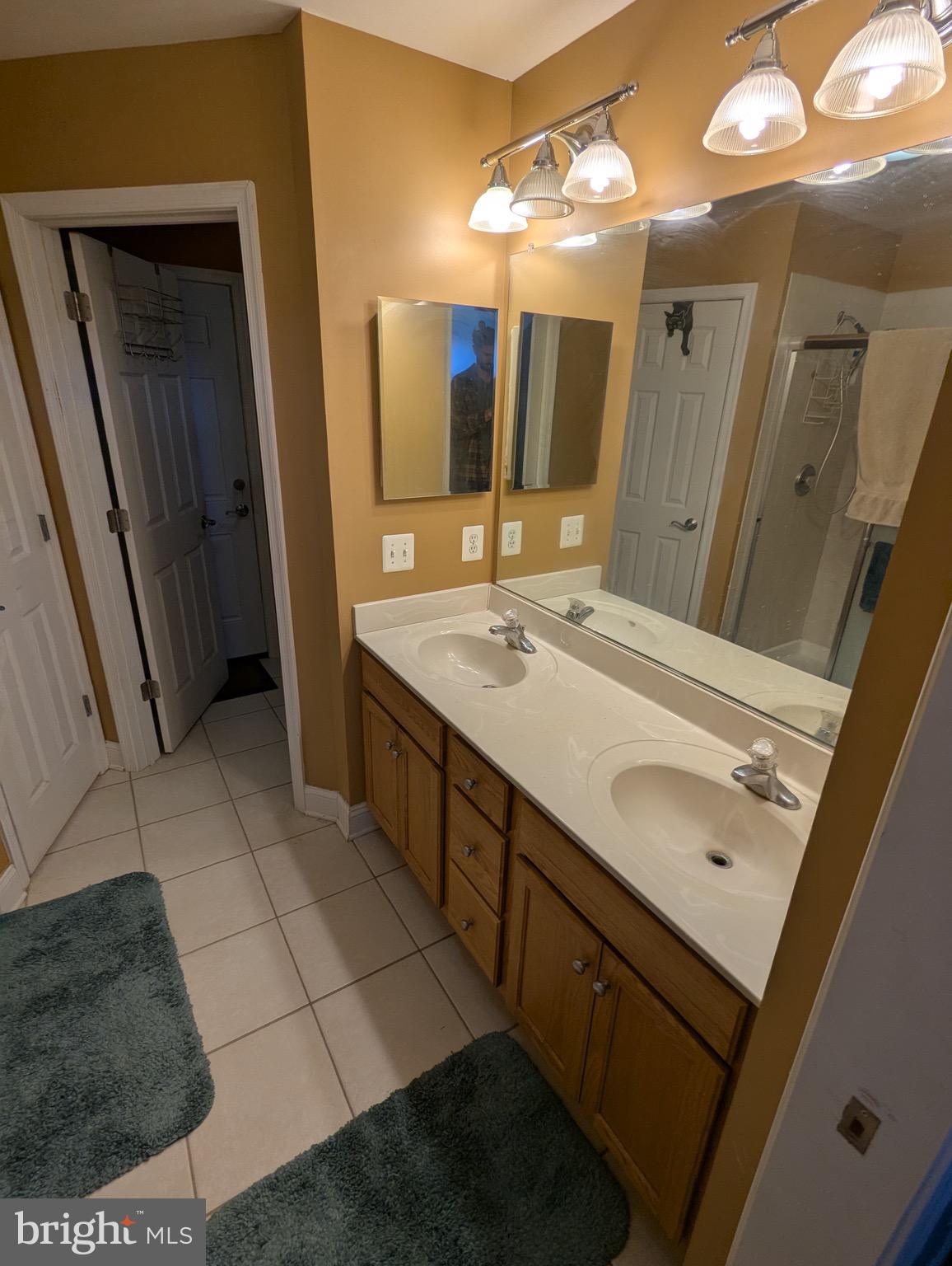 CAMDEN CROSSING - Residential Lease