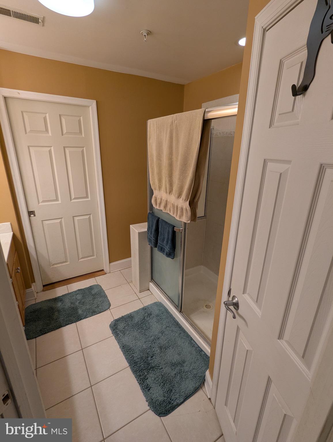 CAMDEN CROSSING - Residential Lease