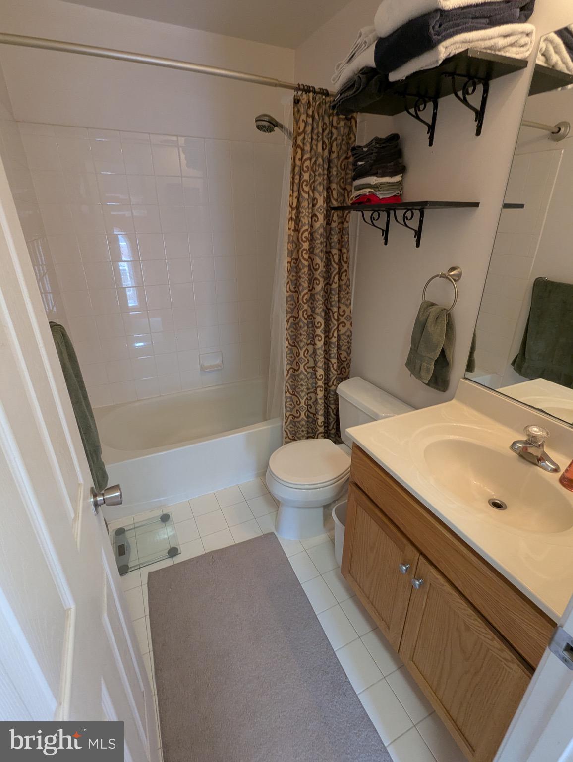 CAMDEN CROSSING - Residential Lease