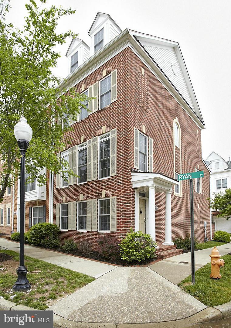 CAMDEN CROSSING - Residential Lease