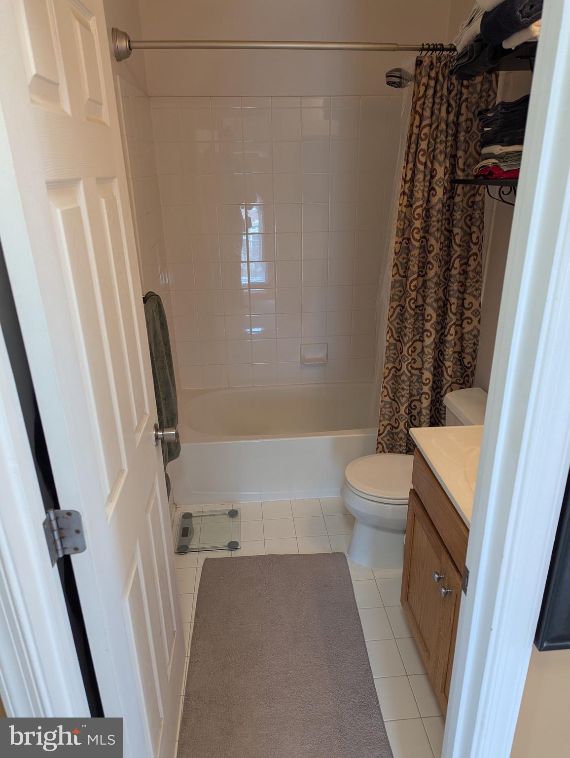 CAMDEN CROSSING - Residential Lease