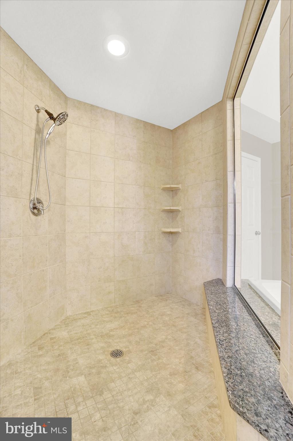 WHISPER RUN - Residential