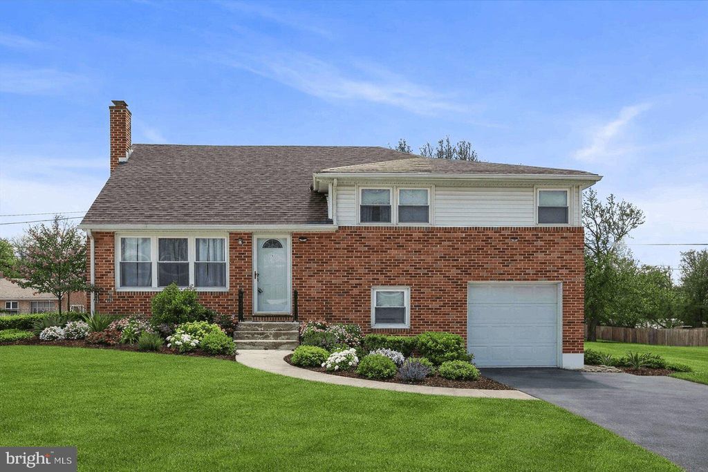 Photo of 2430 Bradford Drive, YORK, PA 17402 (MLS # PAYK2095442)