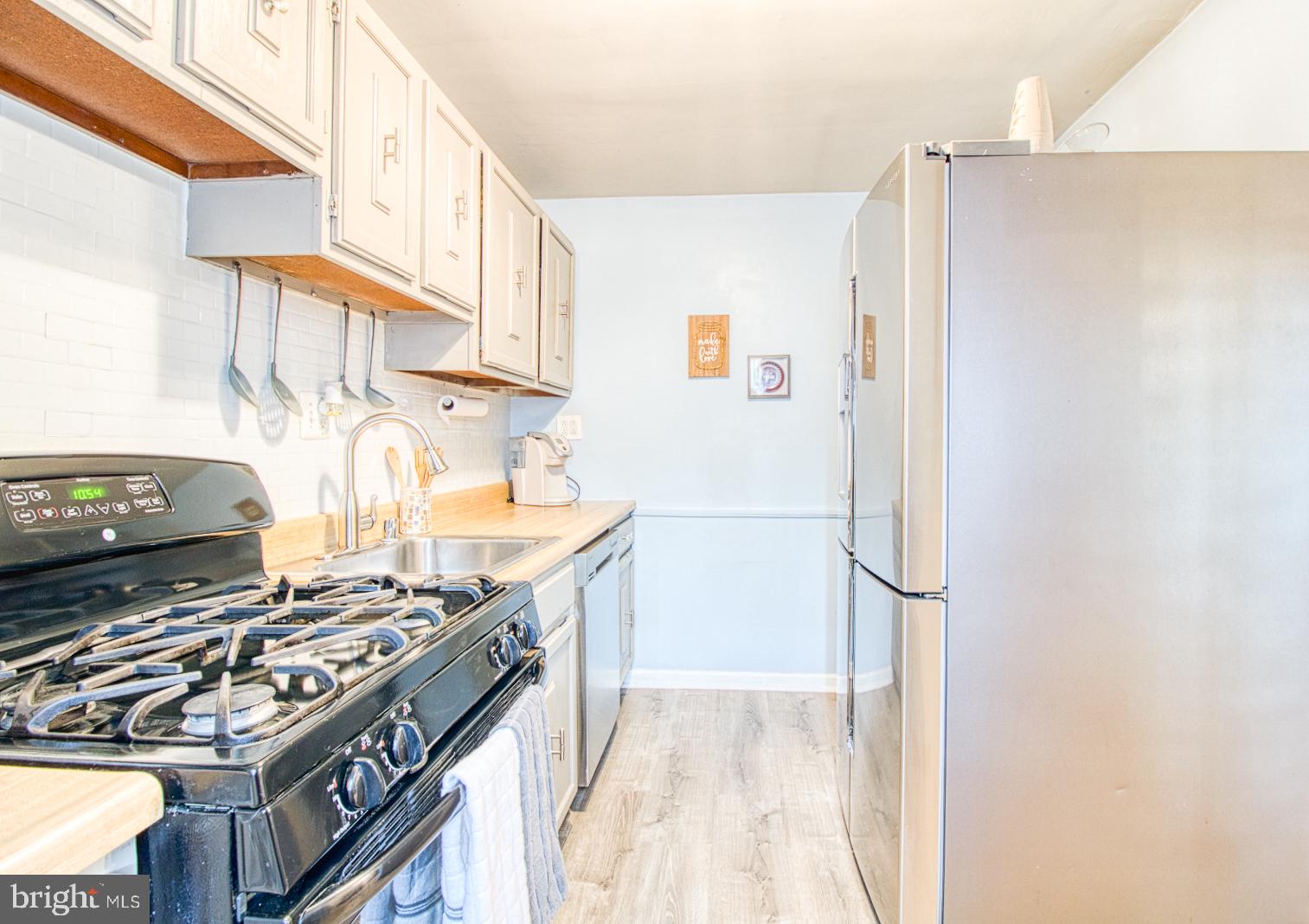 COLONIAL HOMES - Residential