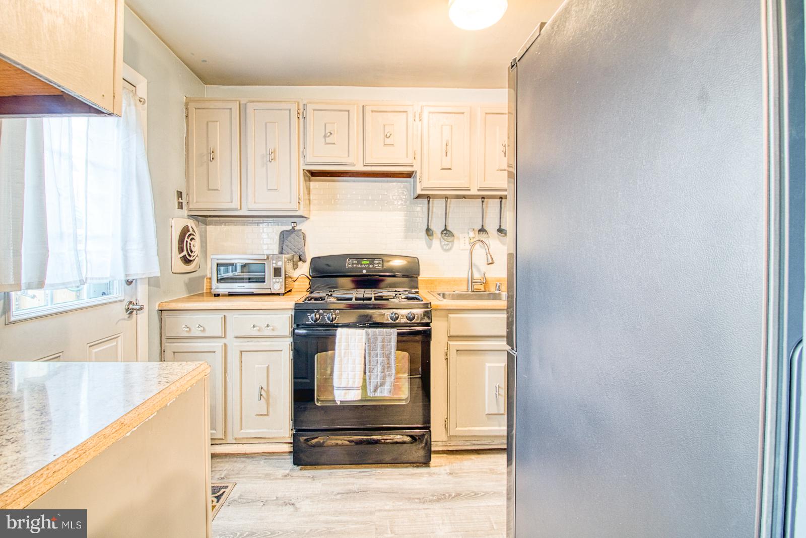 COLONIAL HOMES - Residential