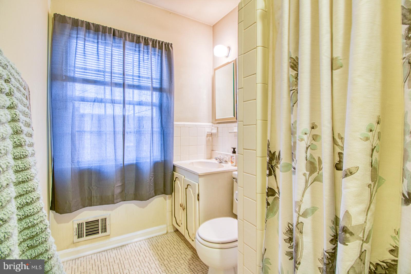 COLONIAL HOMES - Residential