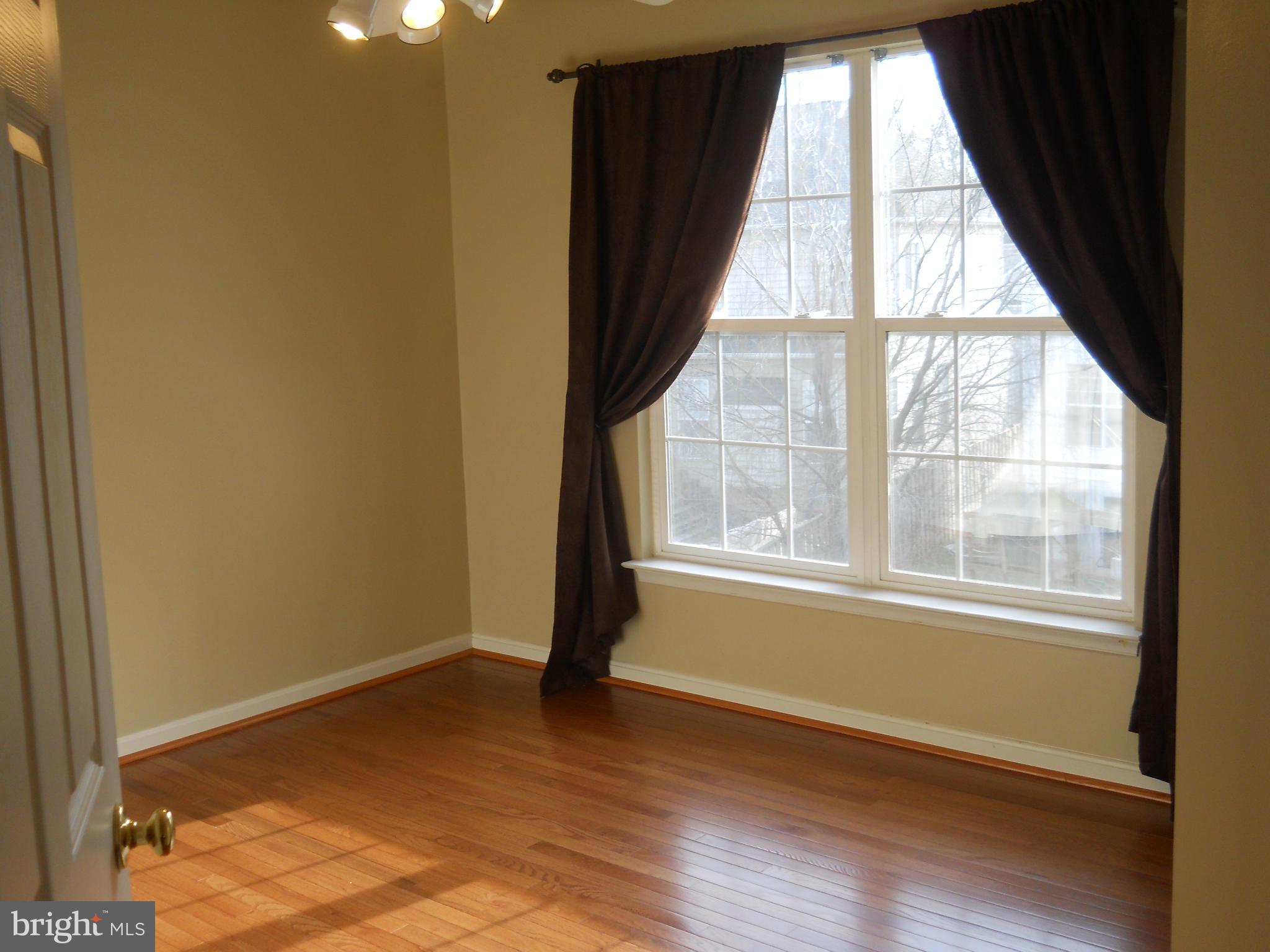 BROAD RUN OAKS - Residential