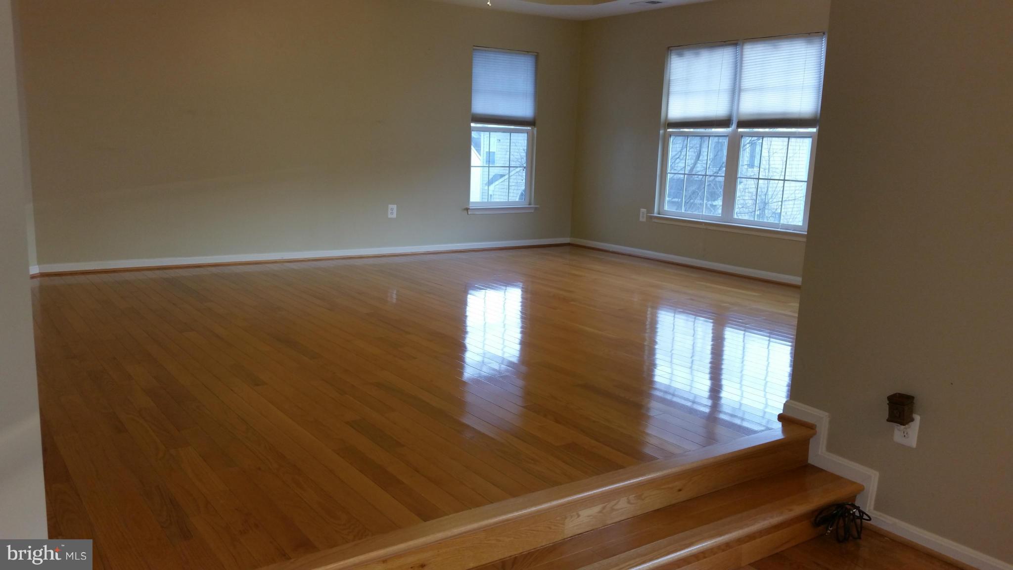 BROAD RUN OAKS - Residential