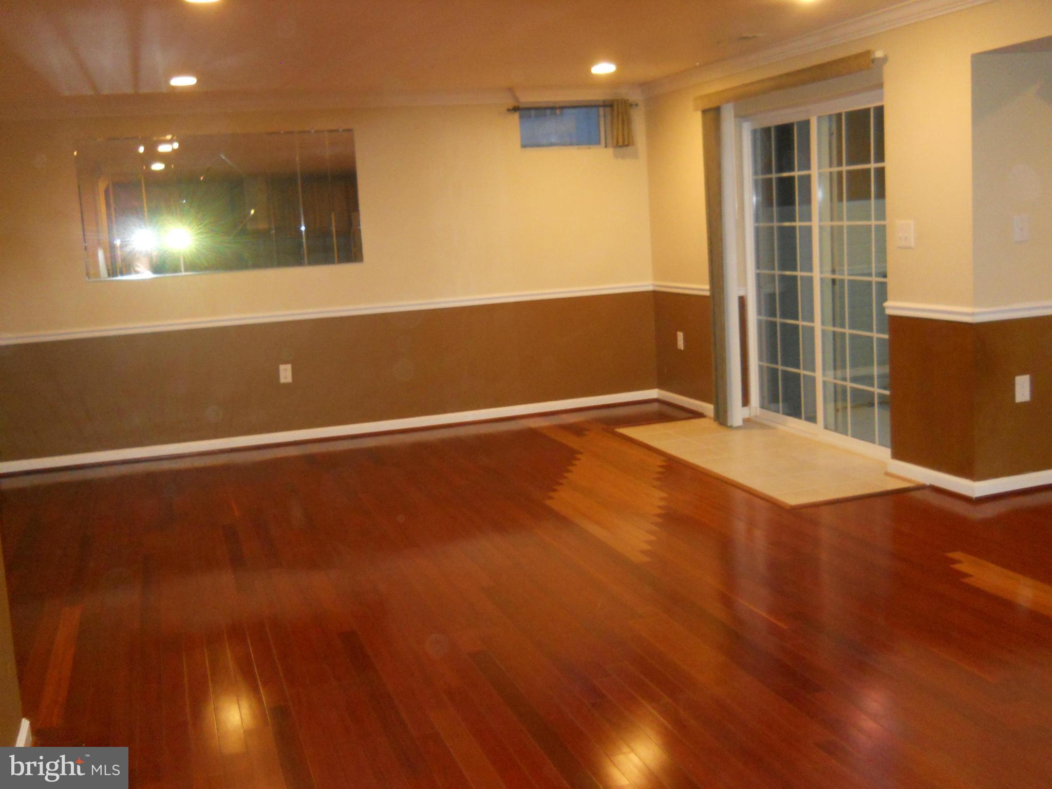 BROAD RUN OAKS - Residential