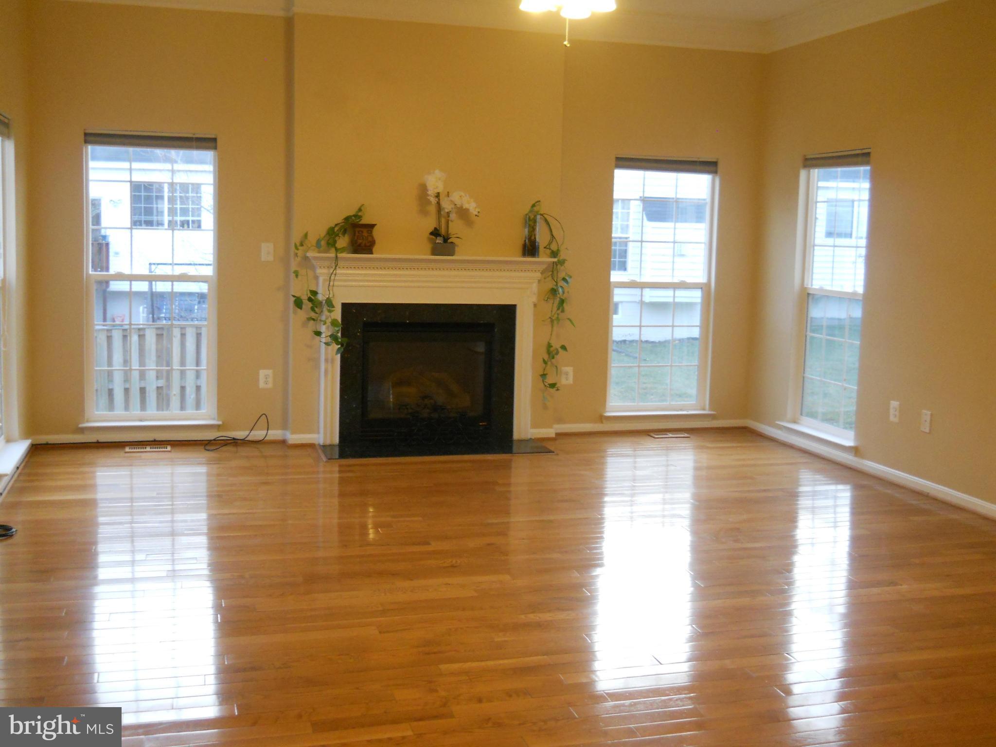BROAD RUN OAKS - Residential