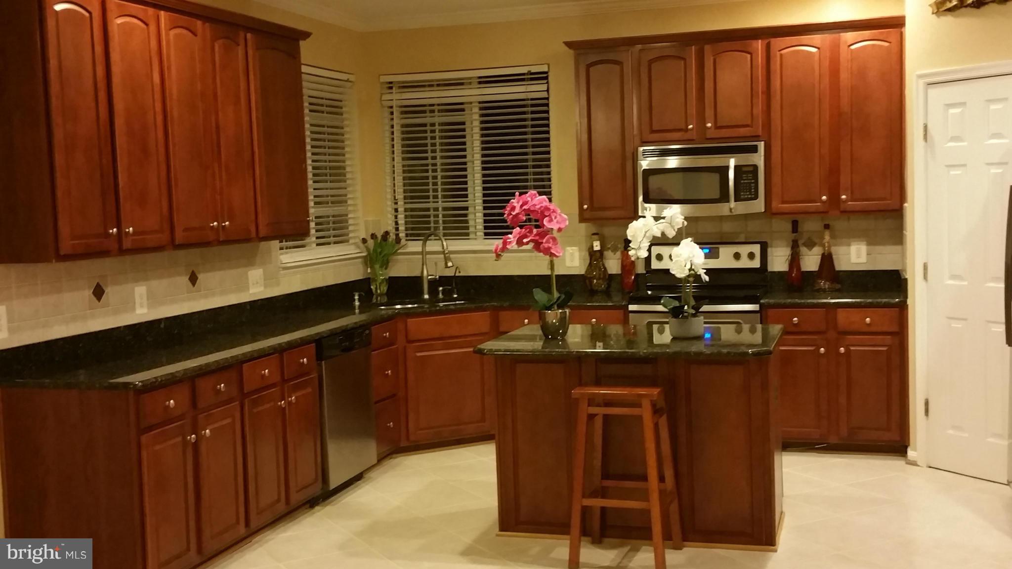 BROAD RUN OAKS - Residential