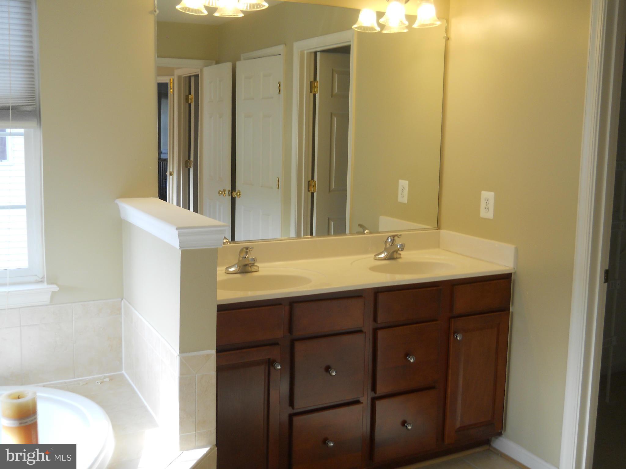 BROAD RUN OAKS - Residential