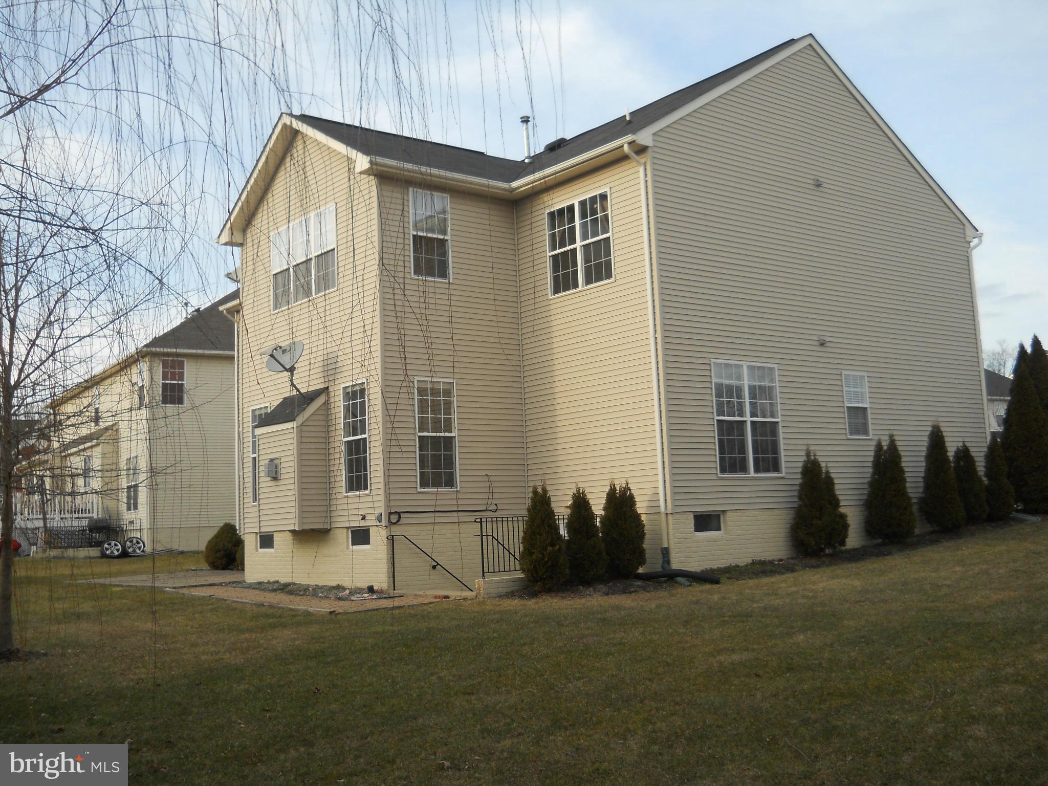 BROAD RUN OAKS - Residential