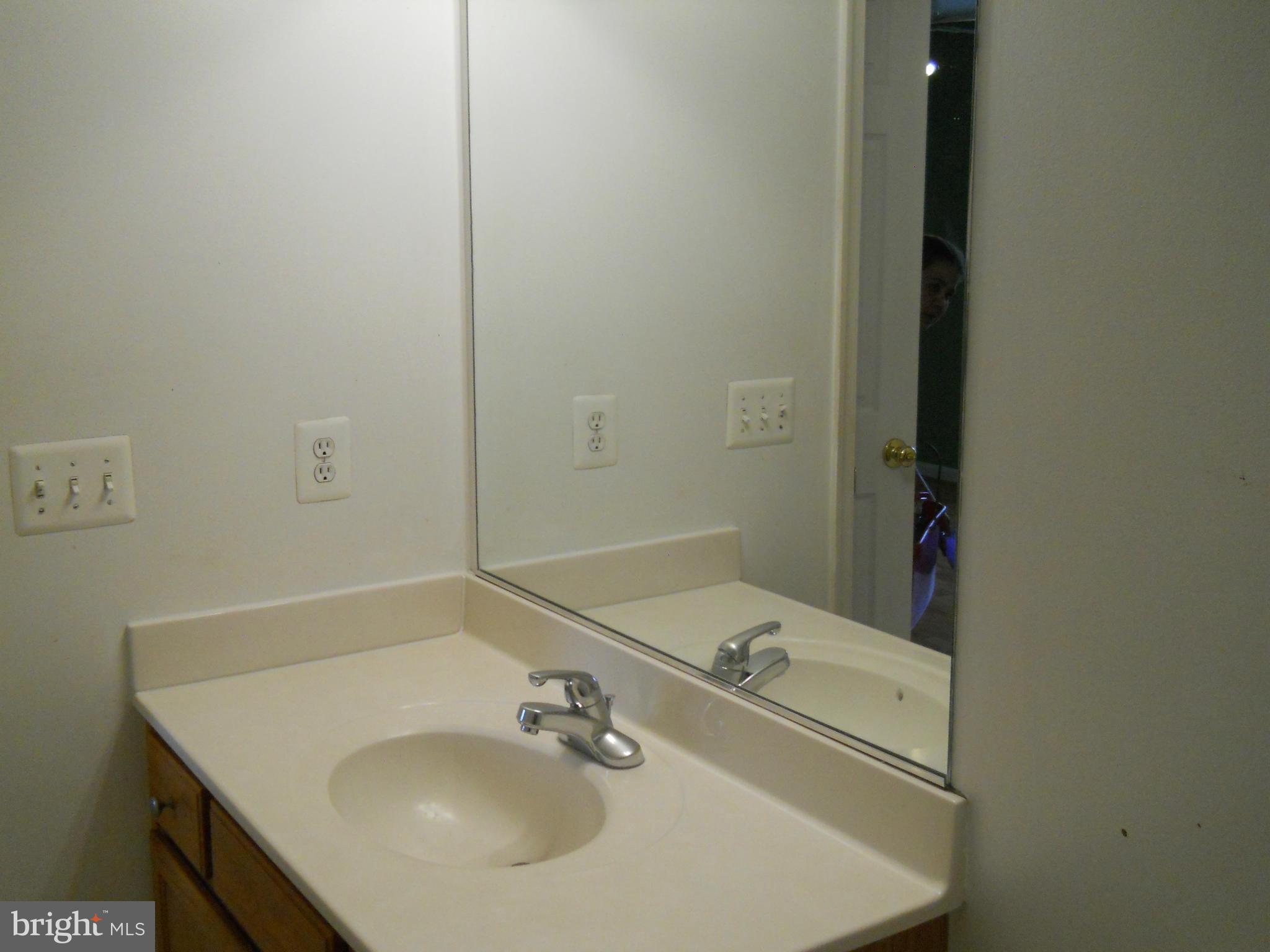 BROAD RUN OAKS - Residential