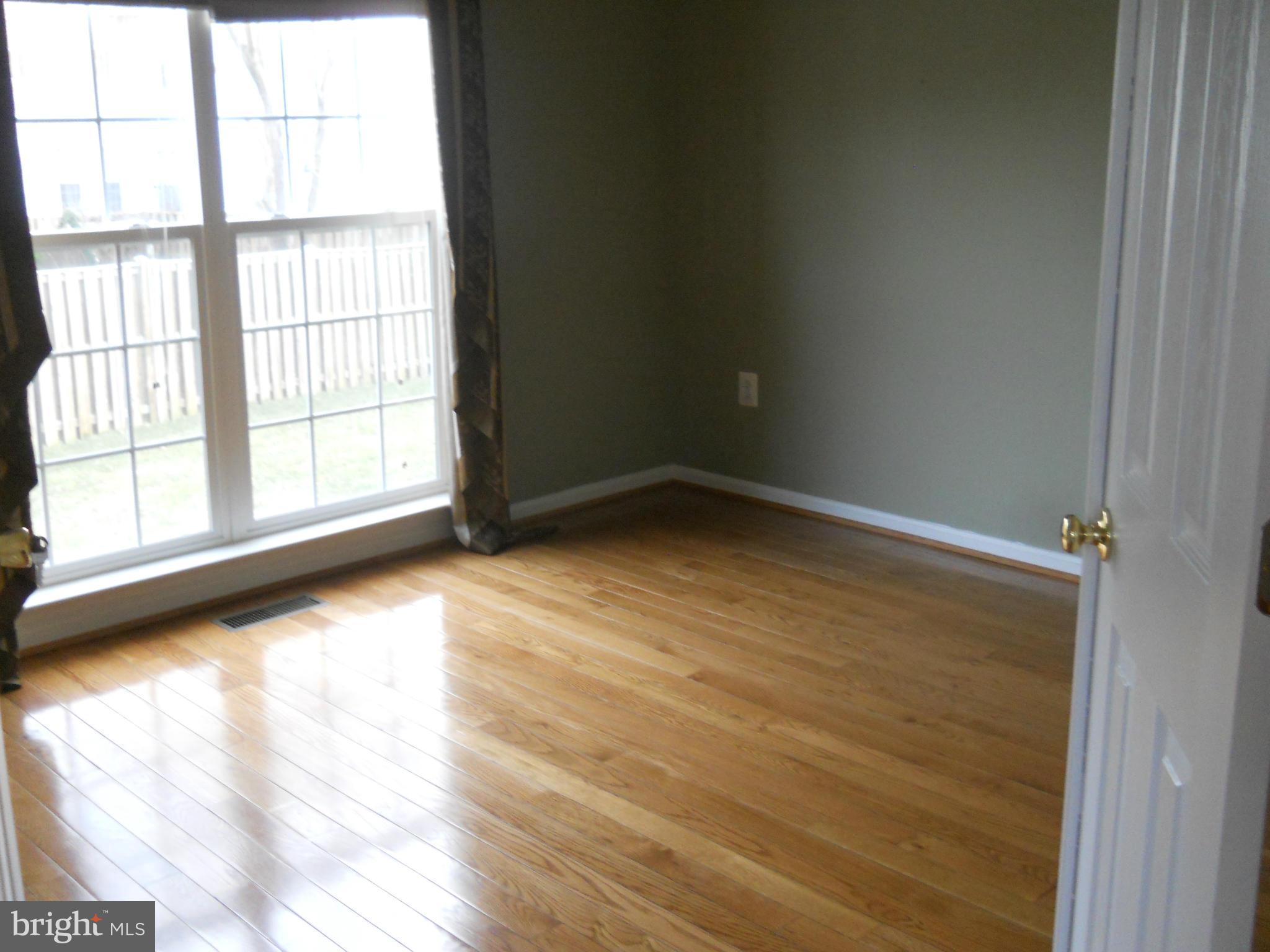 BROAD RUN OAKS - Residential